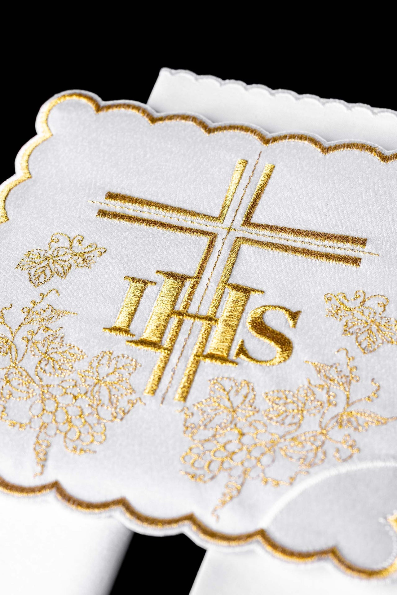 Chalice Dessous mit zarter Goldstickerei - MESSGEWANDER.DE