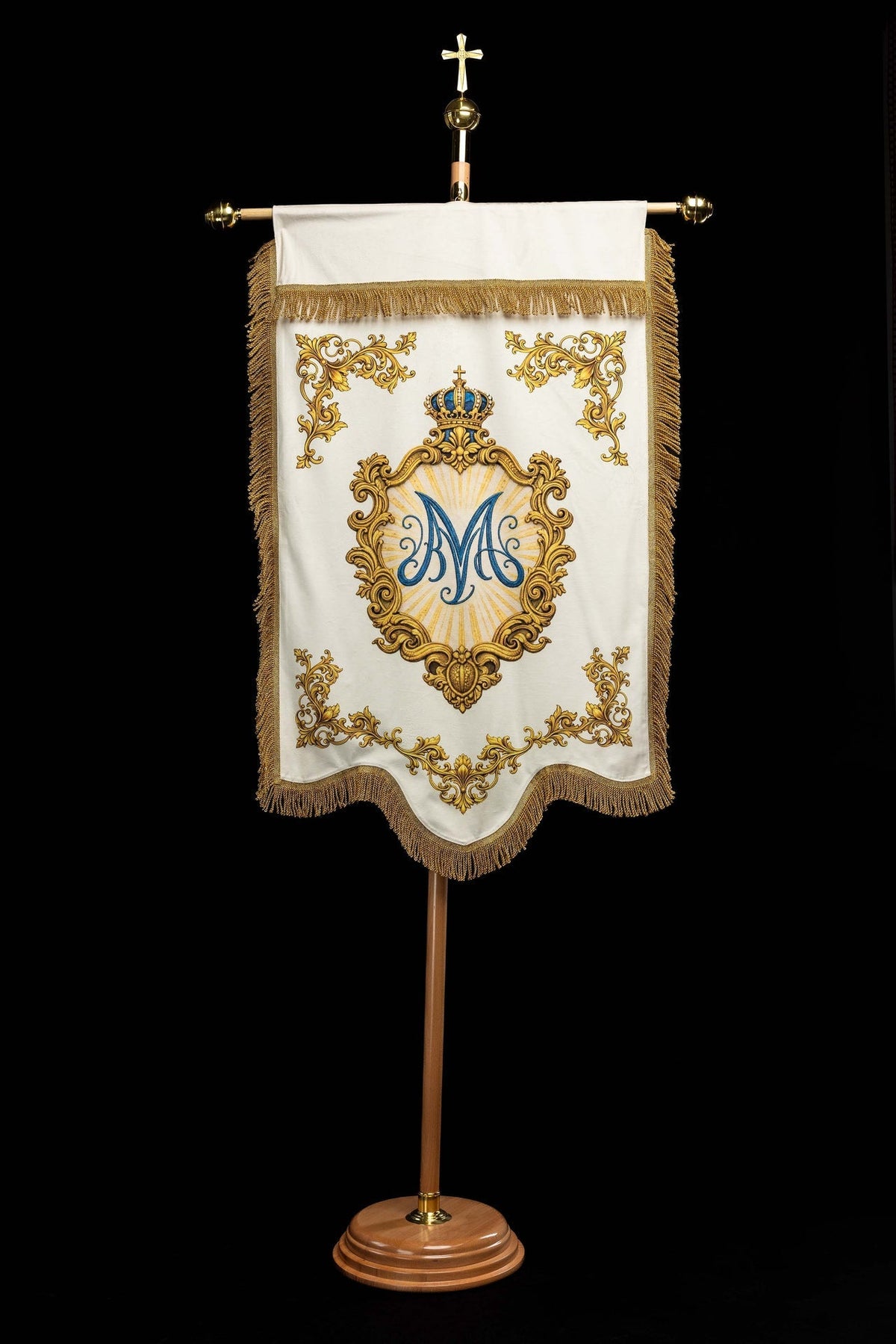 Marianische liturgische Fahne, Rückseite mit blauem Marienmonogramm