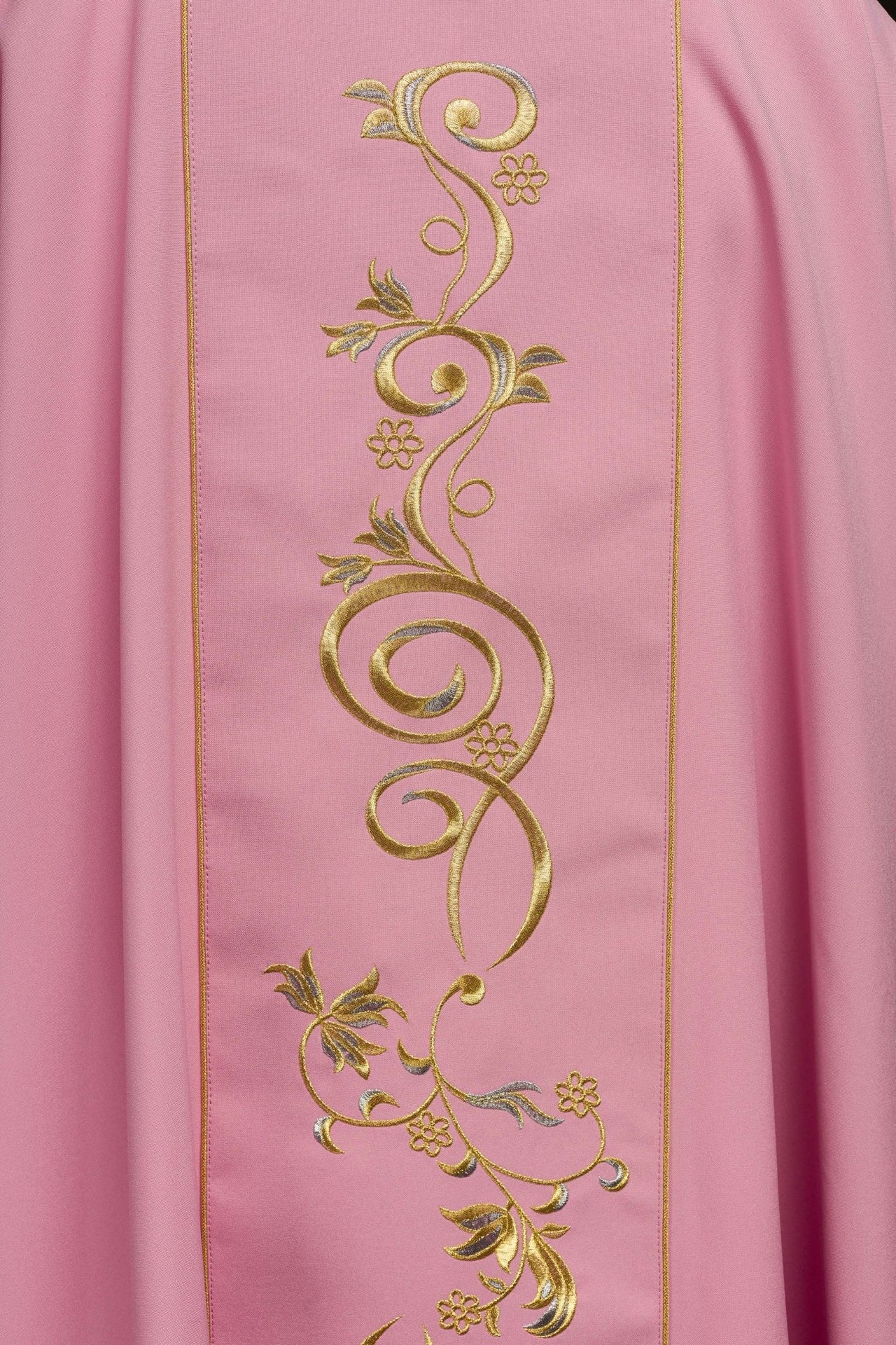 Dalmatyka różowa z haftowanym pasem IHS