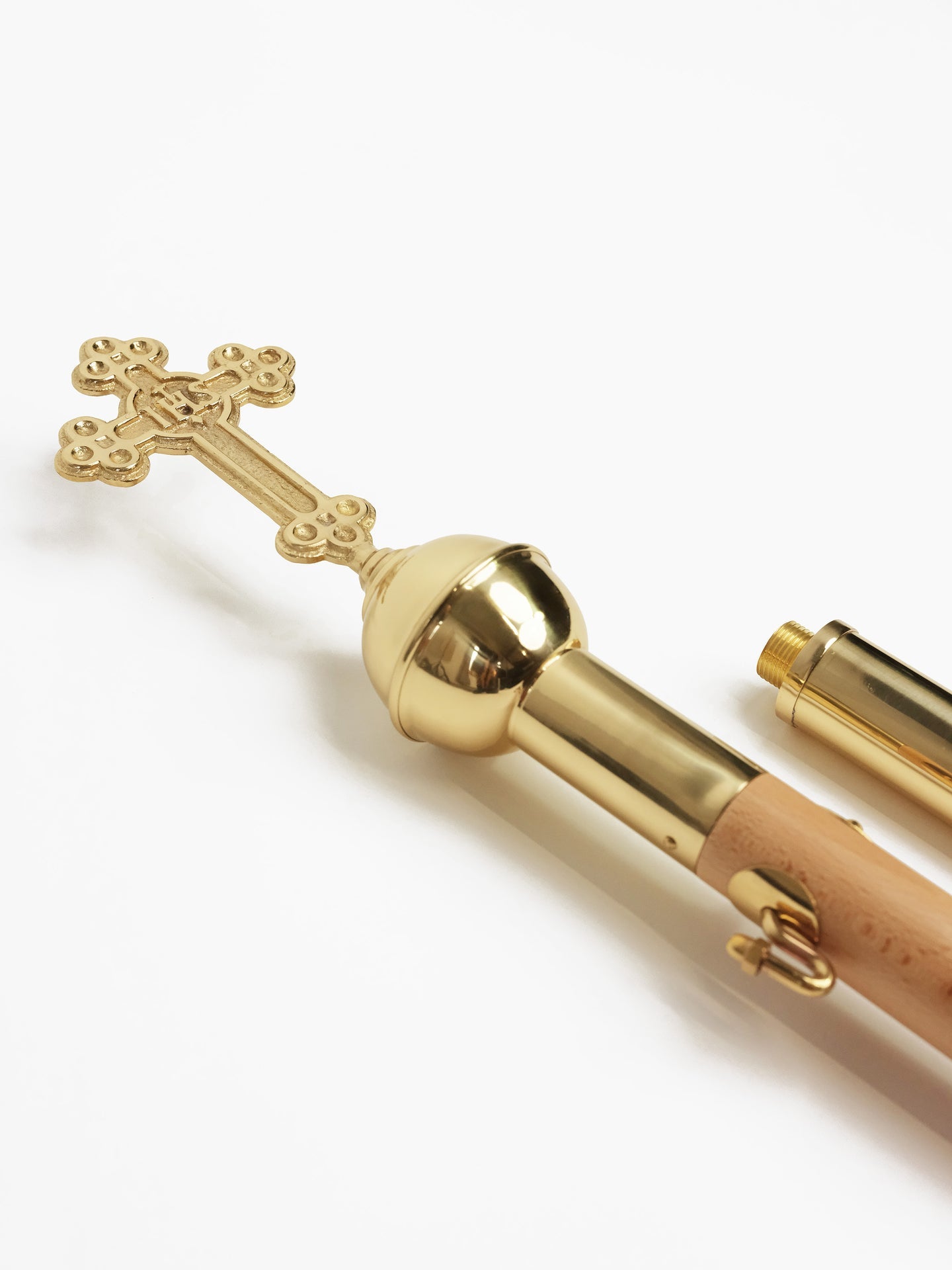 Baldachingestänge aus hellem Holz