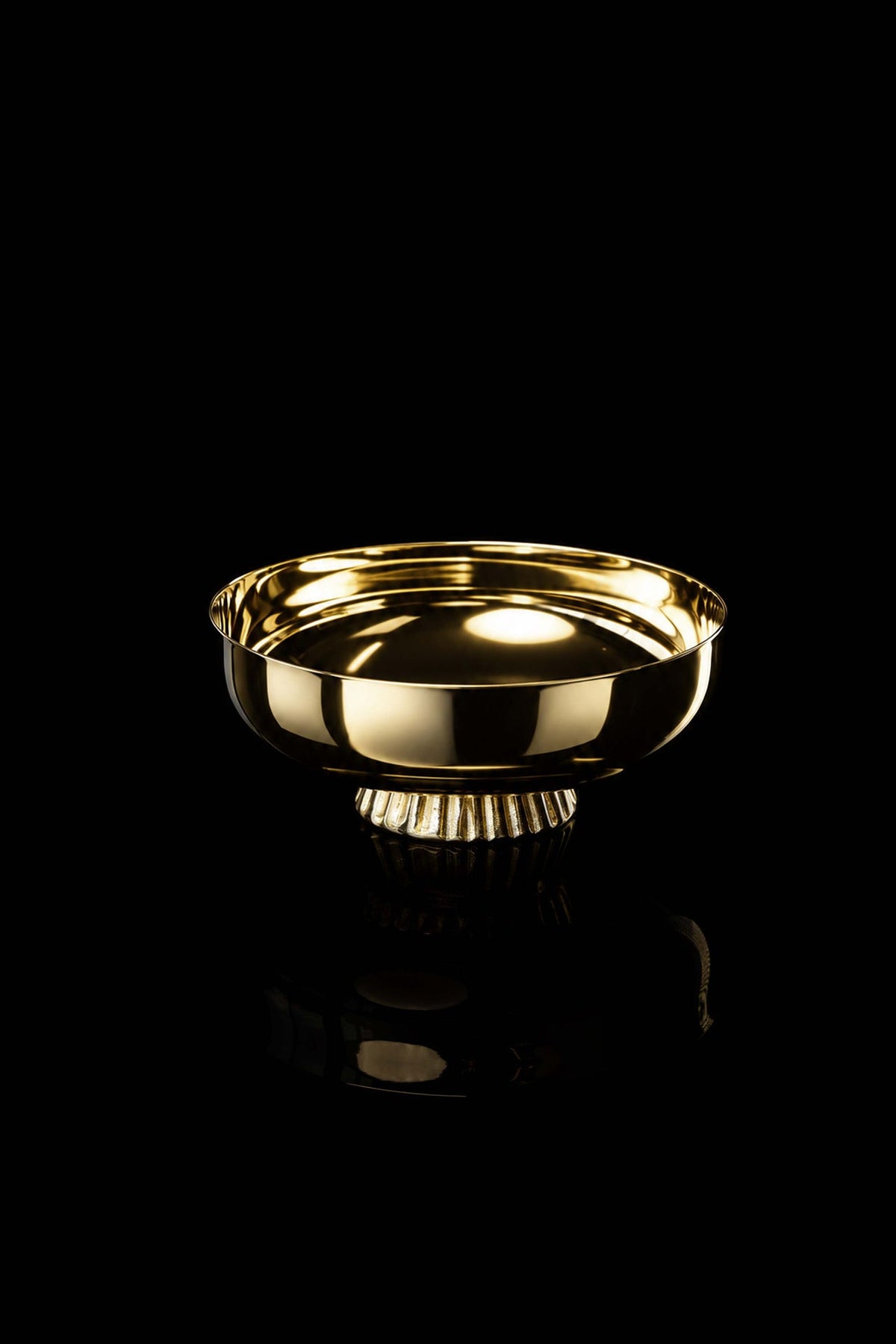 Vergoldete Patene aus Messing, 12 cm, frontal mit glattem Rand und geriffeltem Fuß