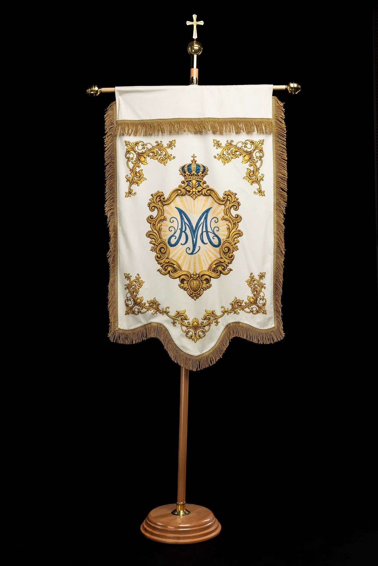 Doppelseitig bedruckte marianische liturgische Fahne mit Herzsymbol und Marienmonogramm - MESSGEWANDER.DE