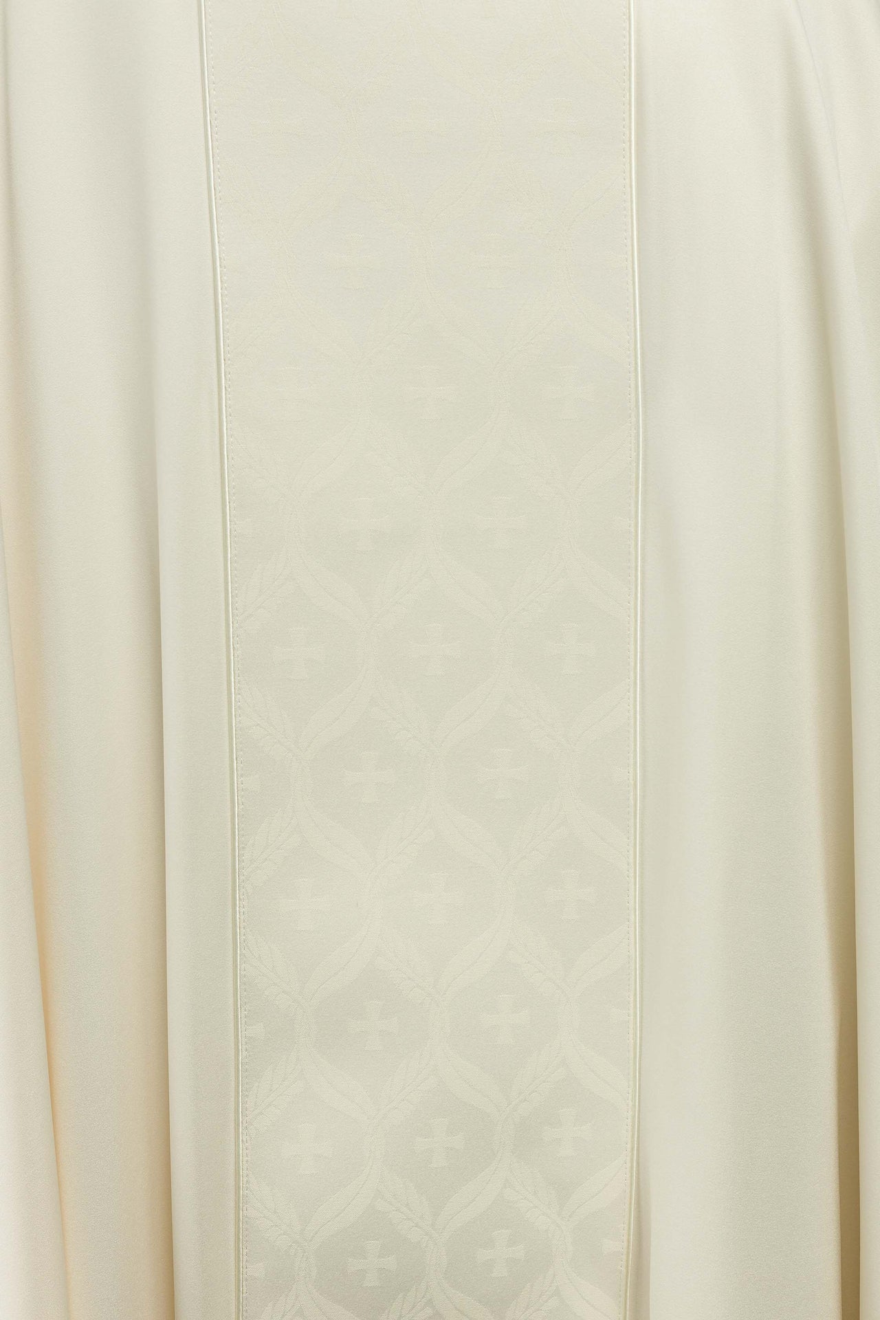 Ecru Messgewand mit Jacquard-Streifen und Kreuzmotiven - MESSGEWANDER.DE