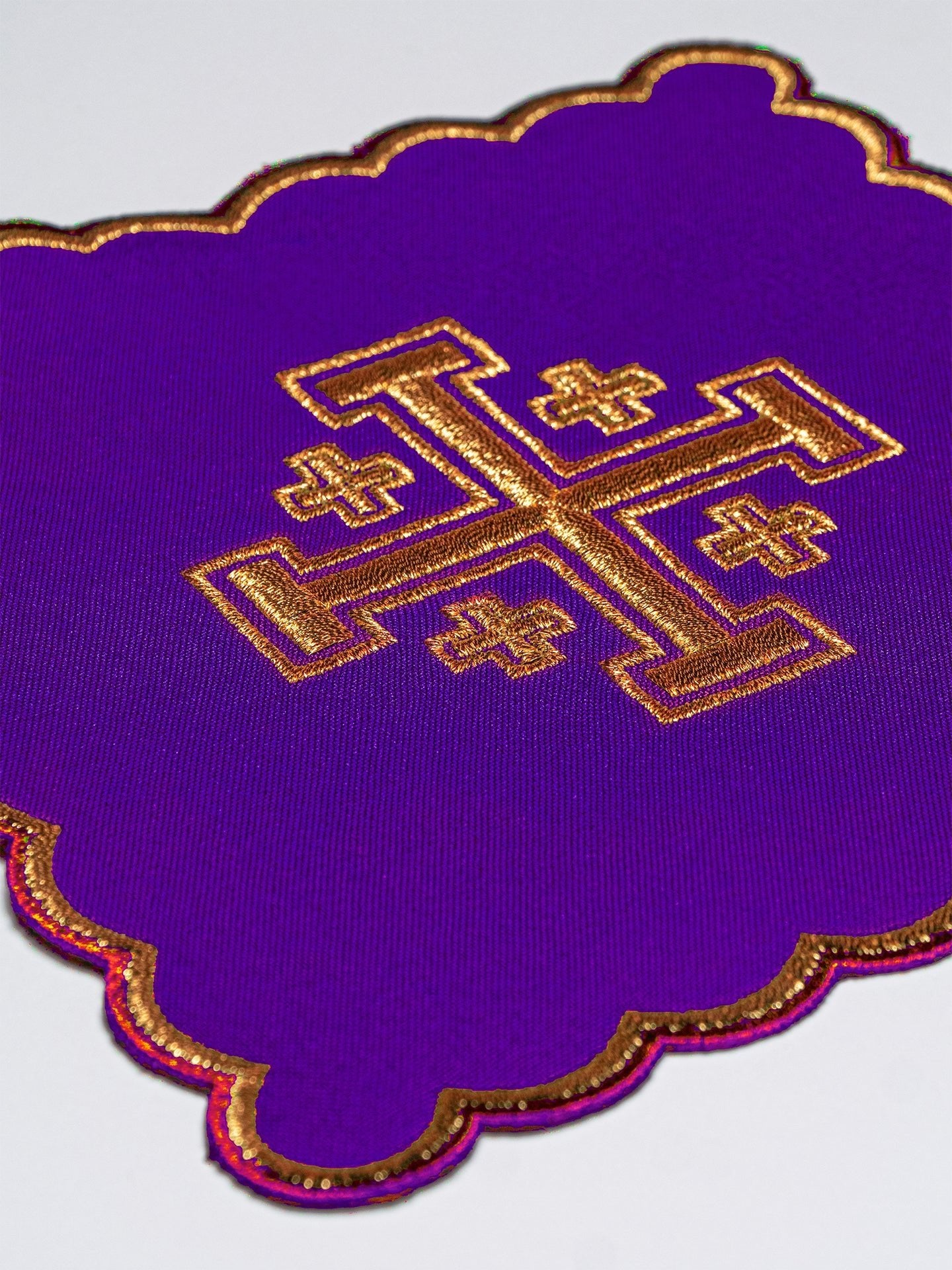 Ensemble de palles avec broderie de la croix de Jérusalem en quatre couleurs liturgiques - MESSGEWANDER.DE