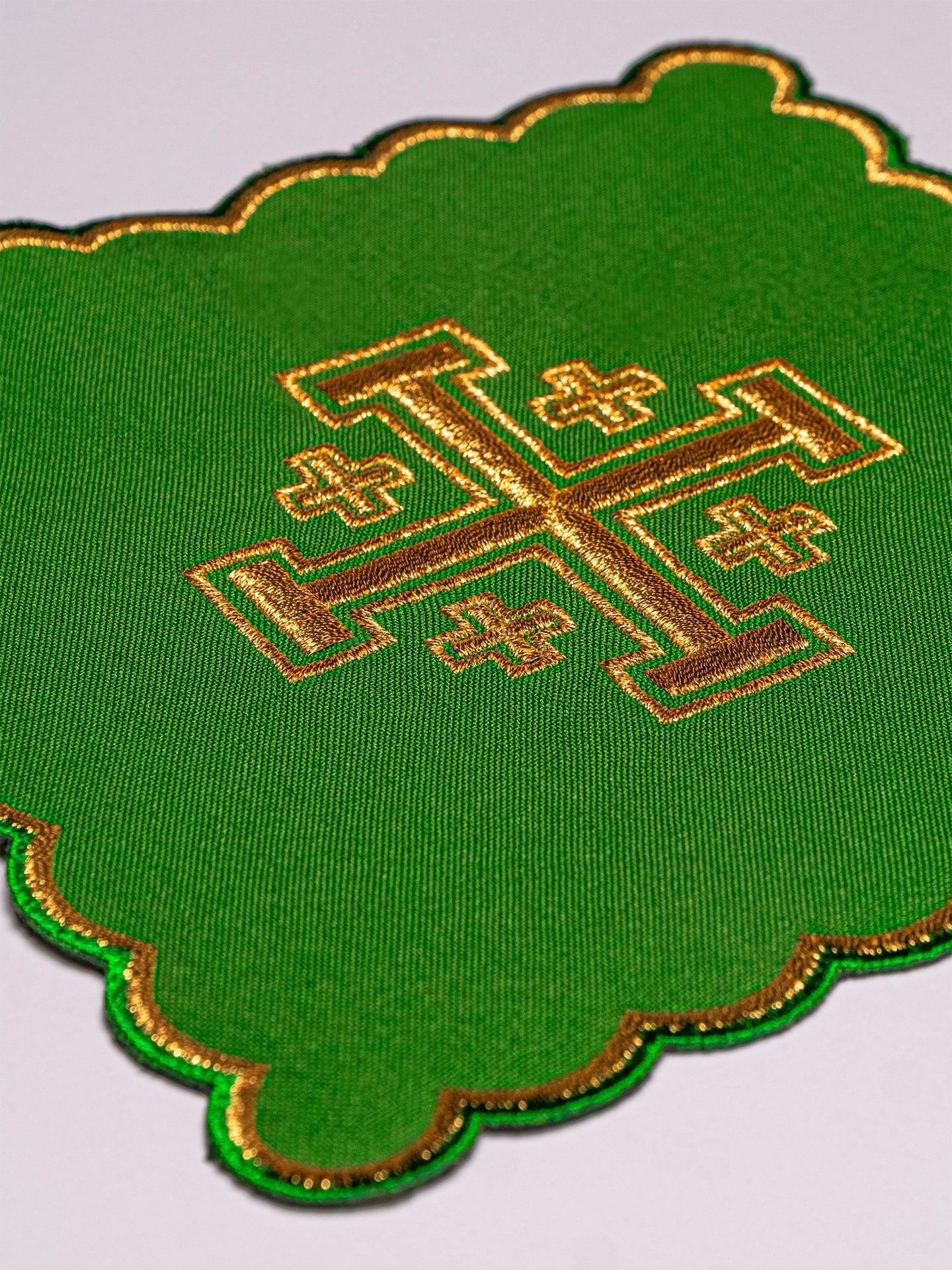 Ensemble de palles avec broderie de la croix de Jérusalem en quatre couleurs liturgiques - MESSGEWANDER.DE