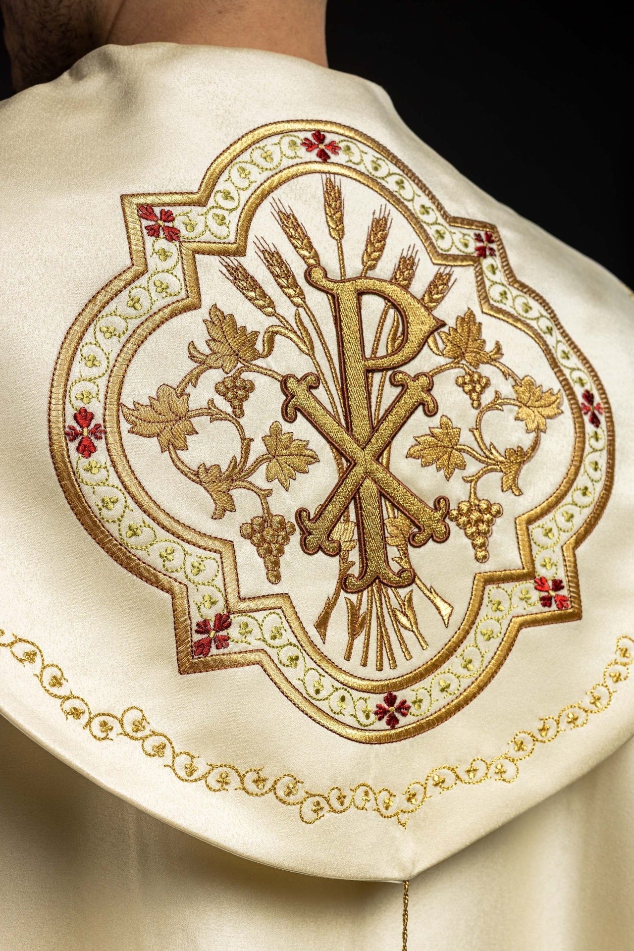 Eucharistische Kappe mit PAX-Monogramm ecru - MESSGEWANDER.DE
