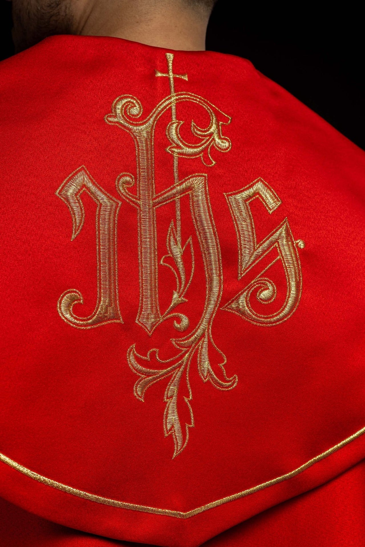Eucharistischer Umhang Monogramm IHS Rot - MESSGEWANDER.DE
