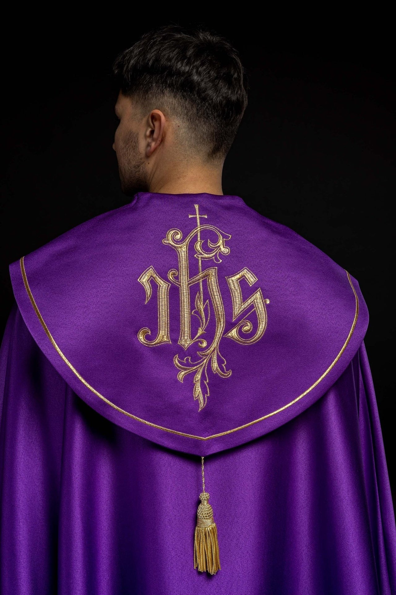 Eucharistischer Umhang Monogramm IHS Violett - MESSGEWANDER.DE