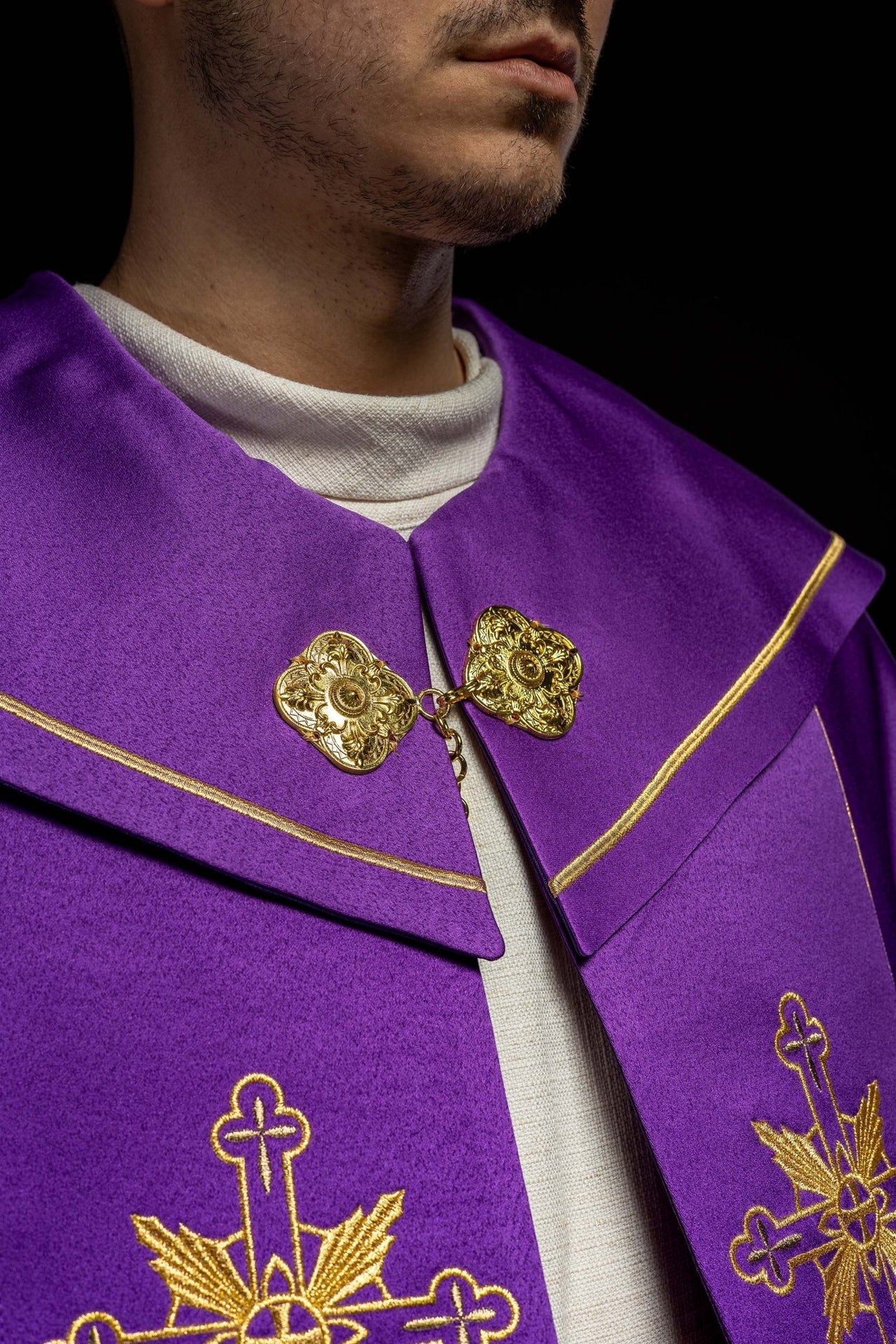 Eucharistischer Umhang Monogramm IHS Violett - MESSGEWANDER.DE