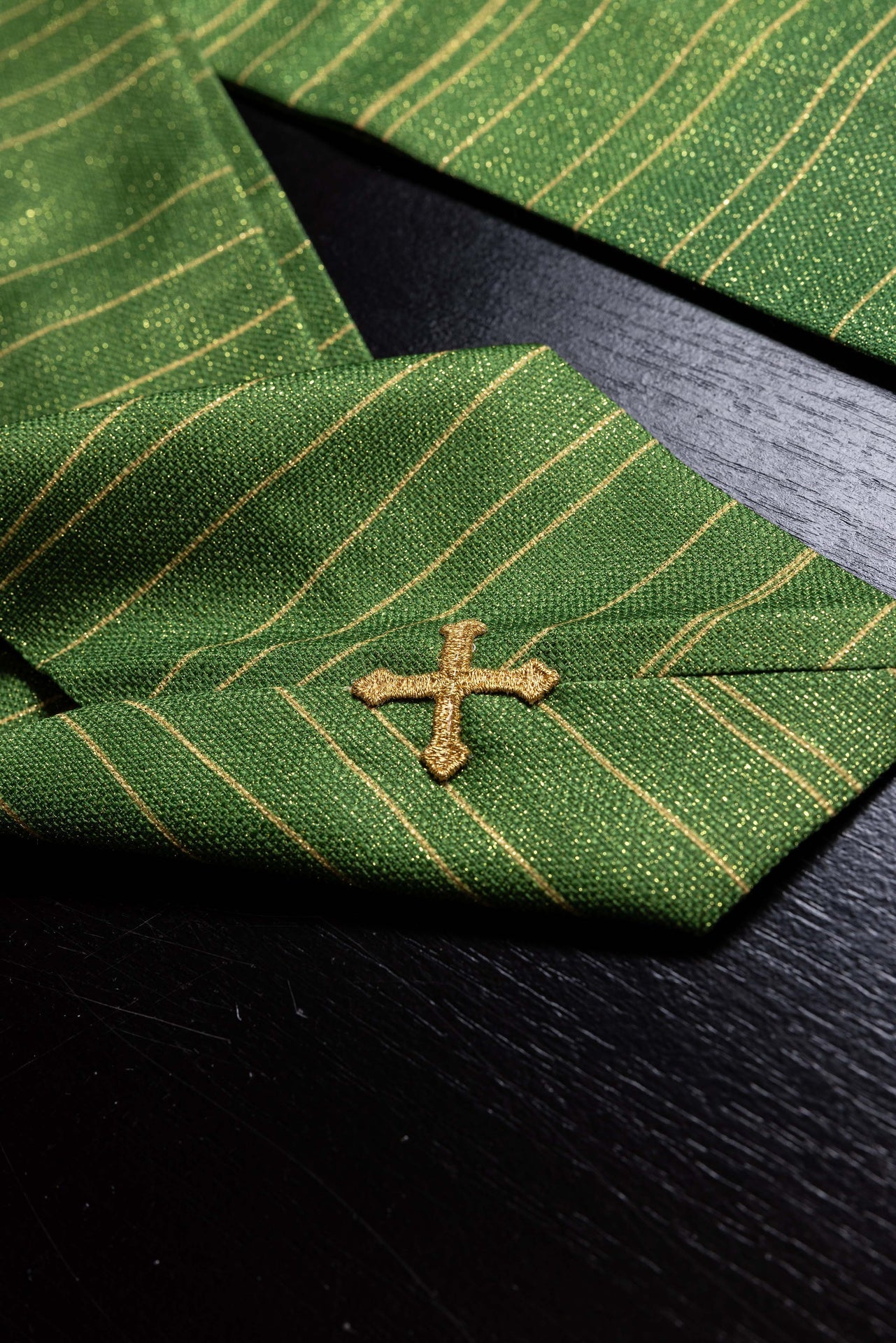 Gedruckte Kasel mit Jerusalemer Kreuz Grün - MESSGEWANDER.DE