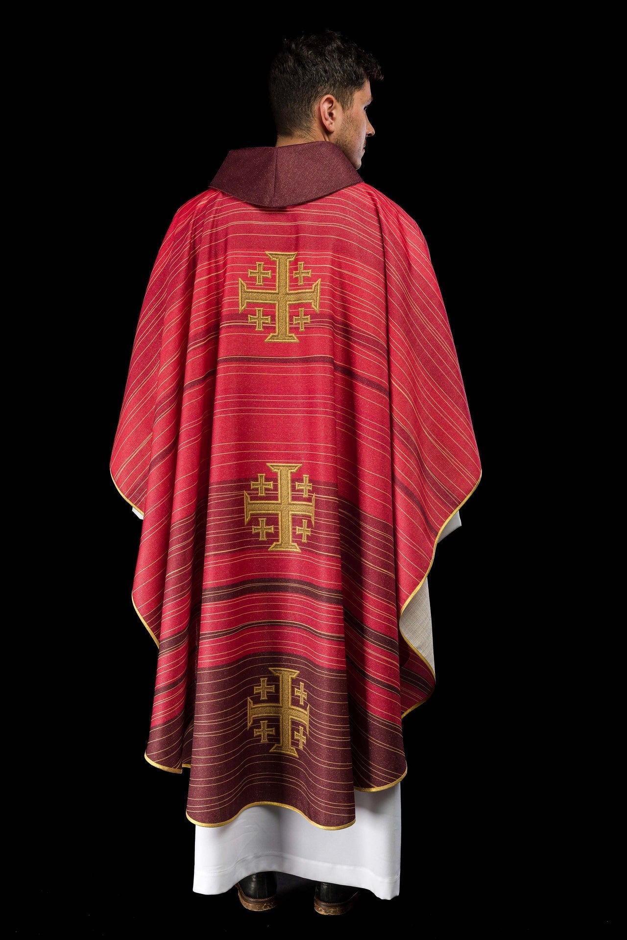 Gedrucktes Messgewand mit Jerusalemer Kreuz – Rot - MESSGEWANDER.DE