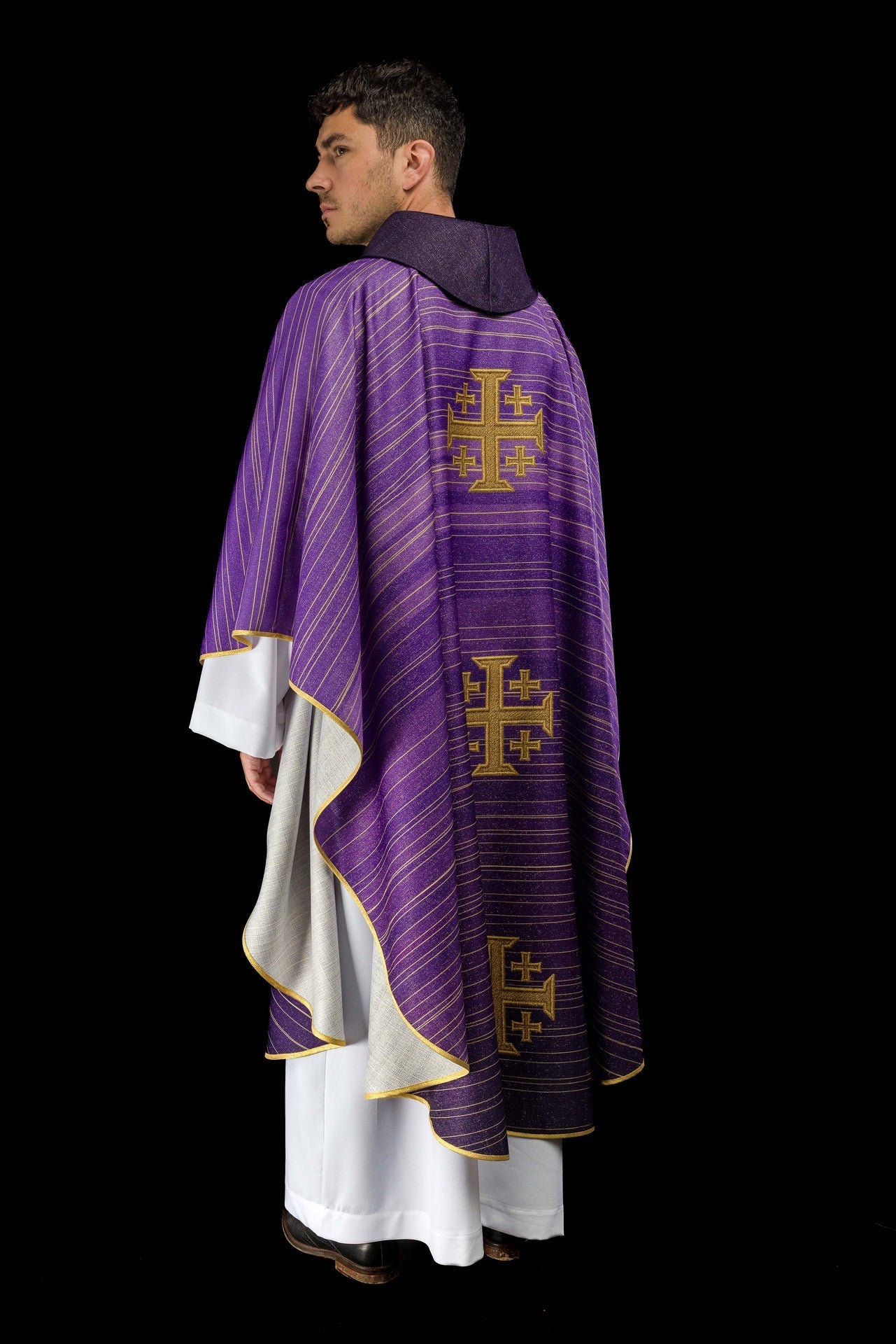Gedrucktes Messgewand mit Jerusalemer Kreuz – Violett - MESSGEWANDER.DE