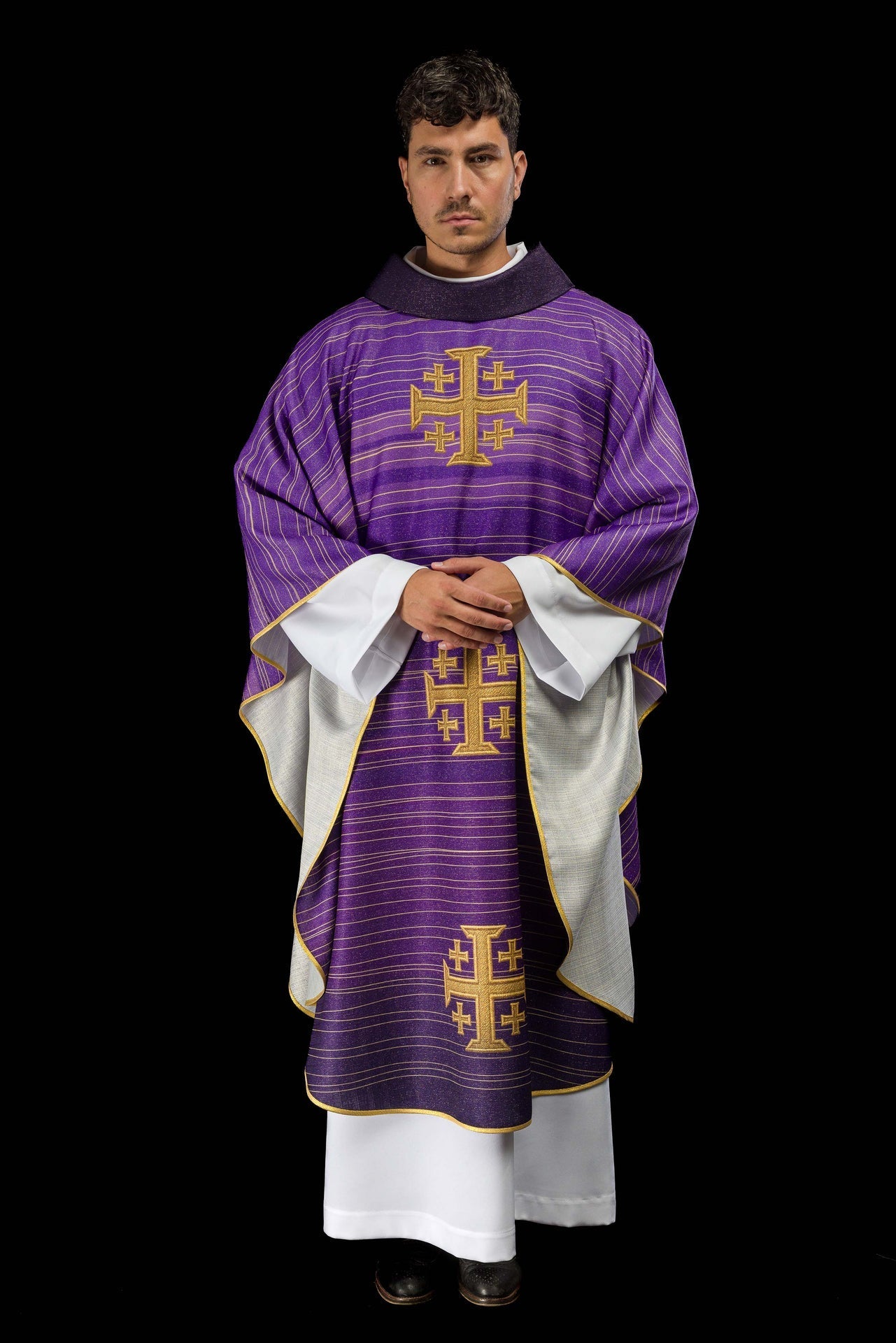 Gedrucktes Messgewand mit Jerusalemer Kreuz – Violett - MESSGEWANDER.DE