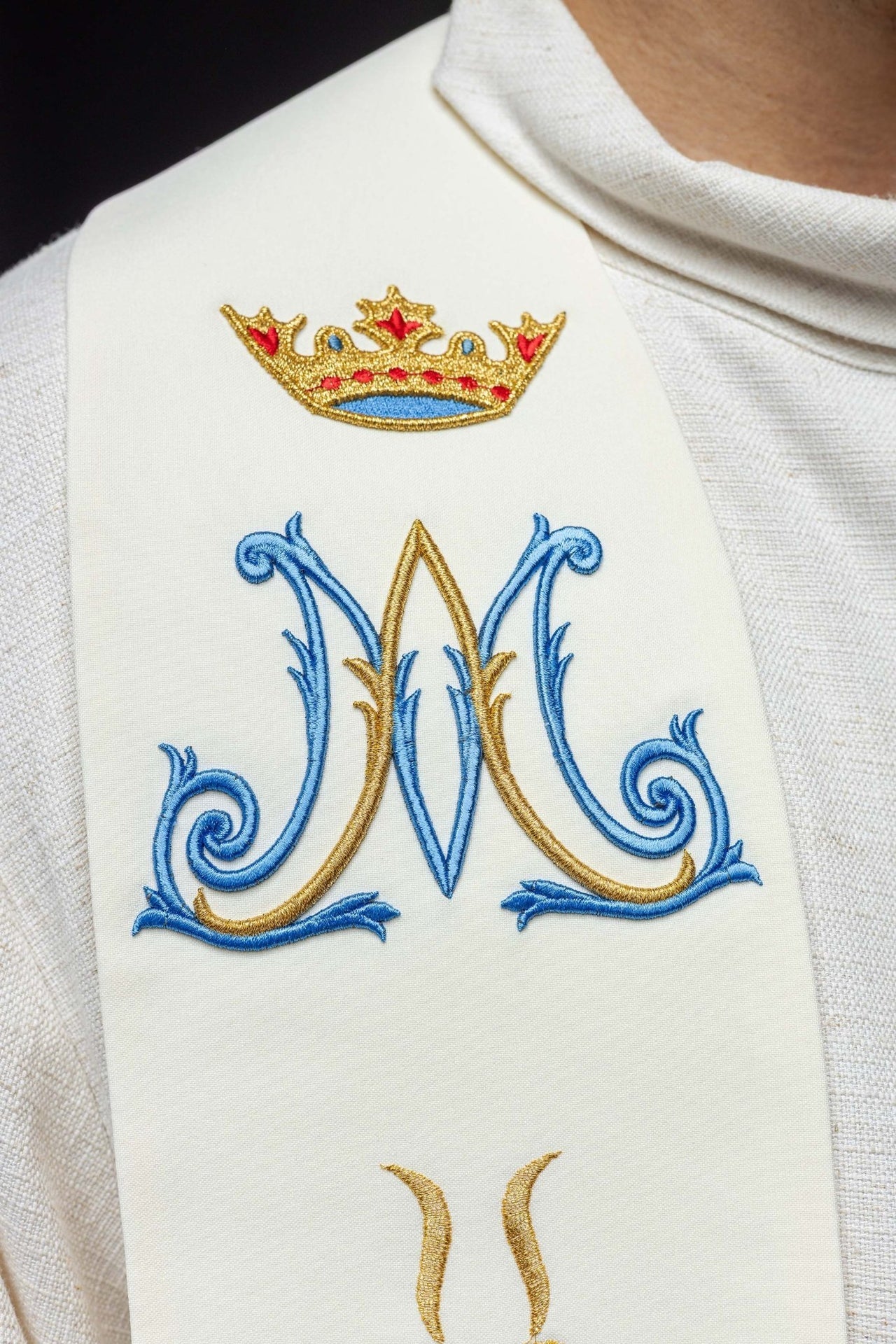 Gestickte Stele der Maria ecru - MESSGEWANDER.DE
