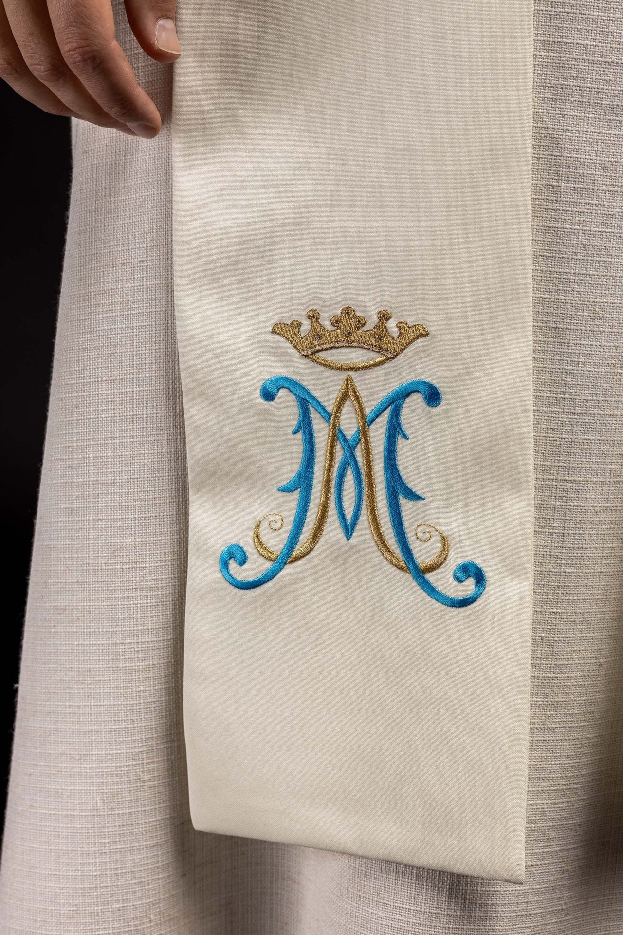 Gestickte Stele der Maria ecru - MESSGEWANDER.DE