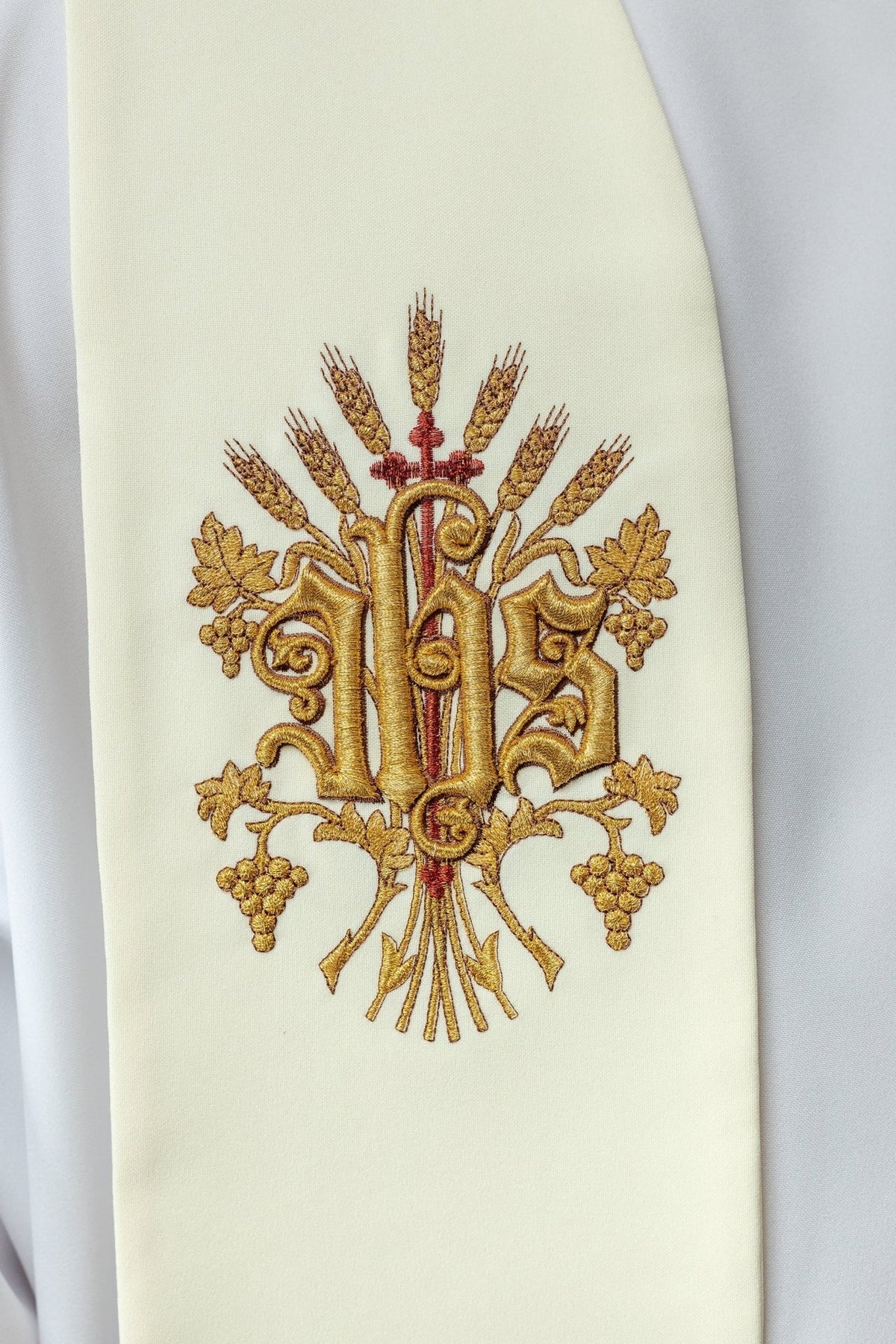 Gestickte Stola mit Kreuz, IHS und Herz von Jesus Christus ecru - MESSGEWANDER.DE