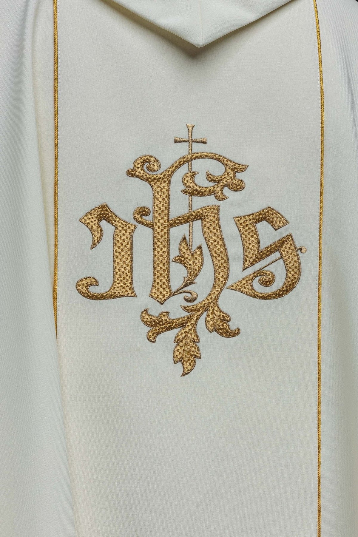 Gesticktes Messgewand des Barmherzigen Jesus und IHS ecru - MESSGEWANDER.DE