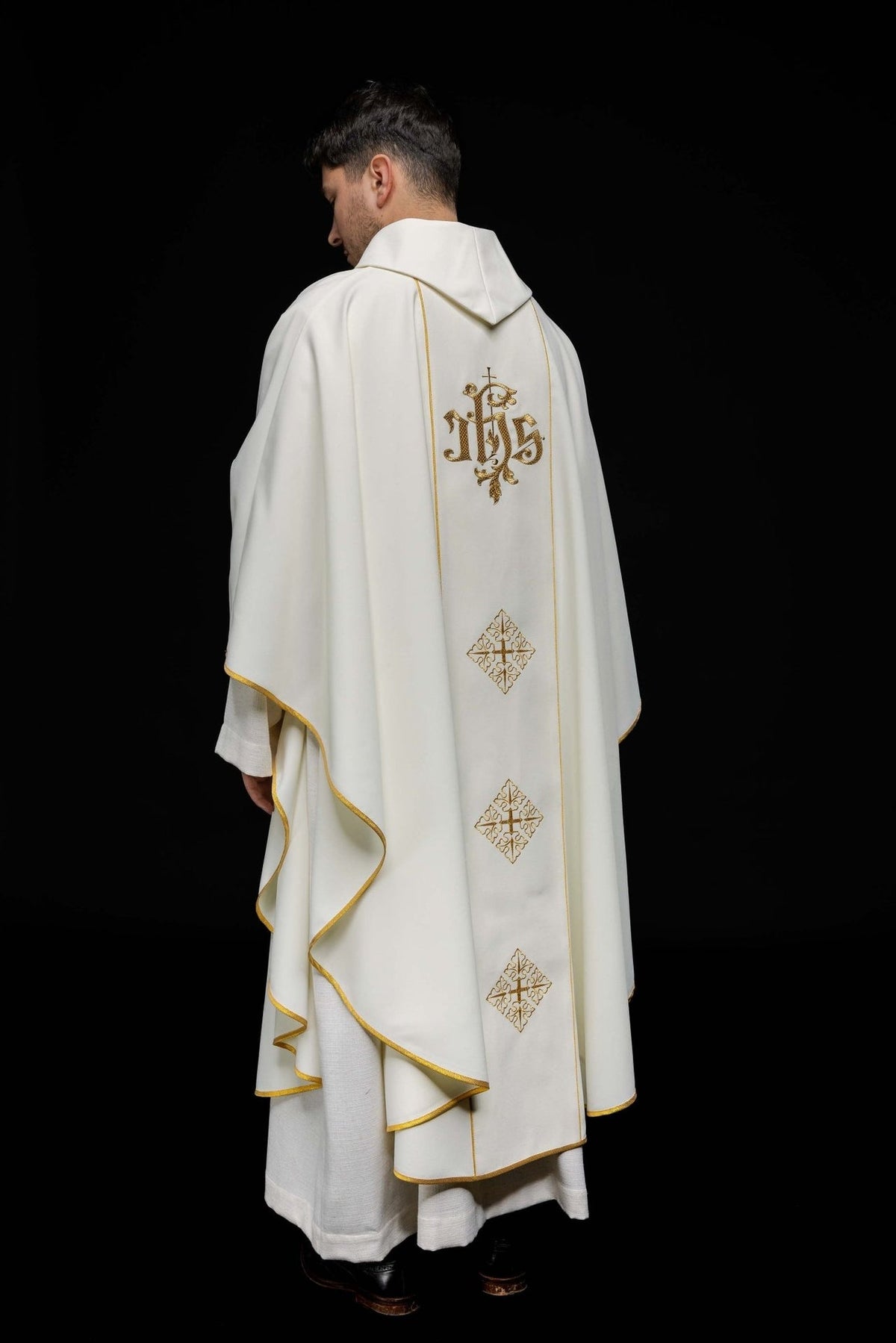 Gesticktes Messgewand des Barmherzigen Jesus und IHS ecru - MESSGEWANDER.DE