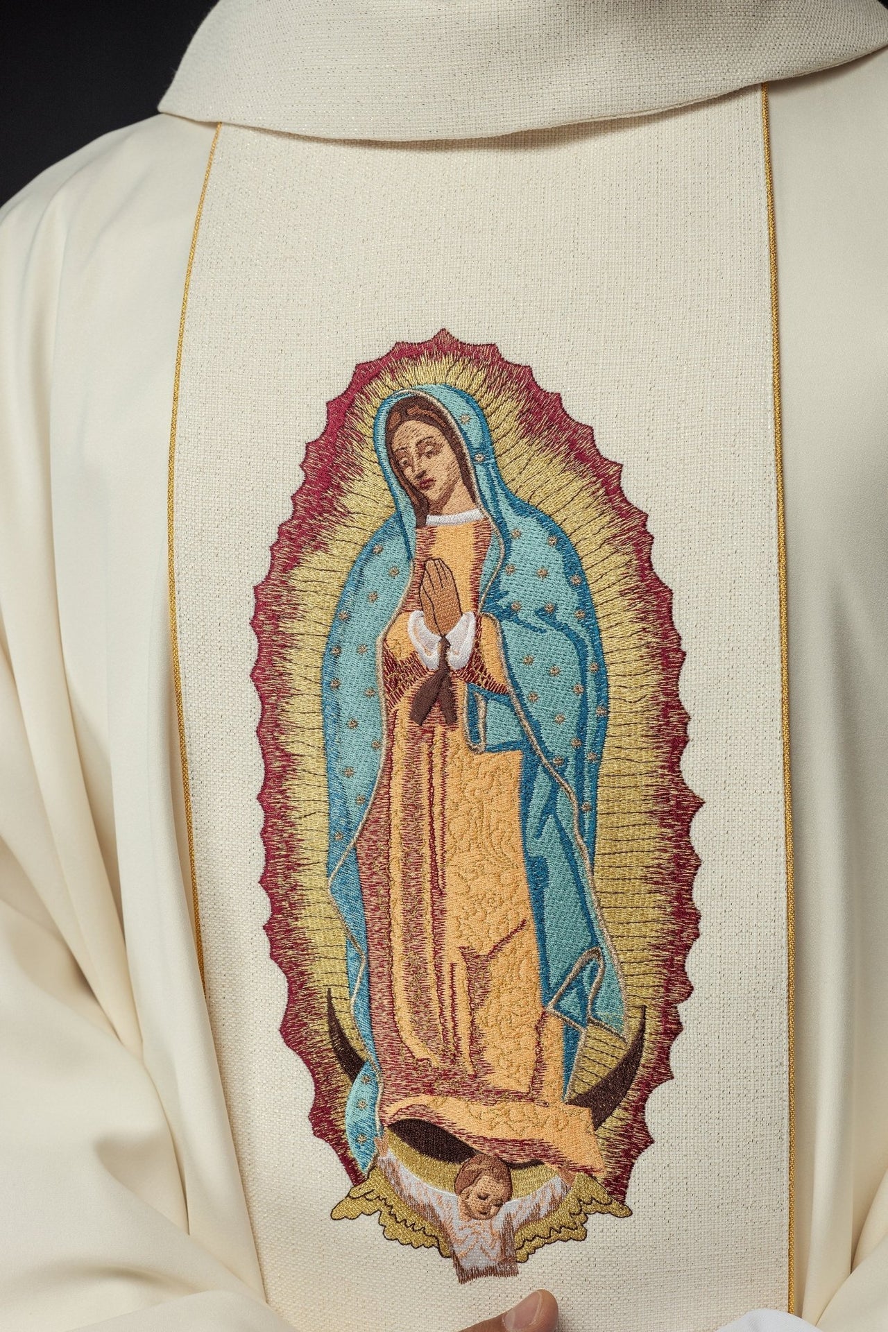 Gesticktes Messgewand mit dem Bild der Muttergottes von Guadalupe - MESSGEWANDER.DE