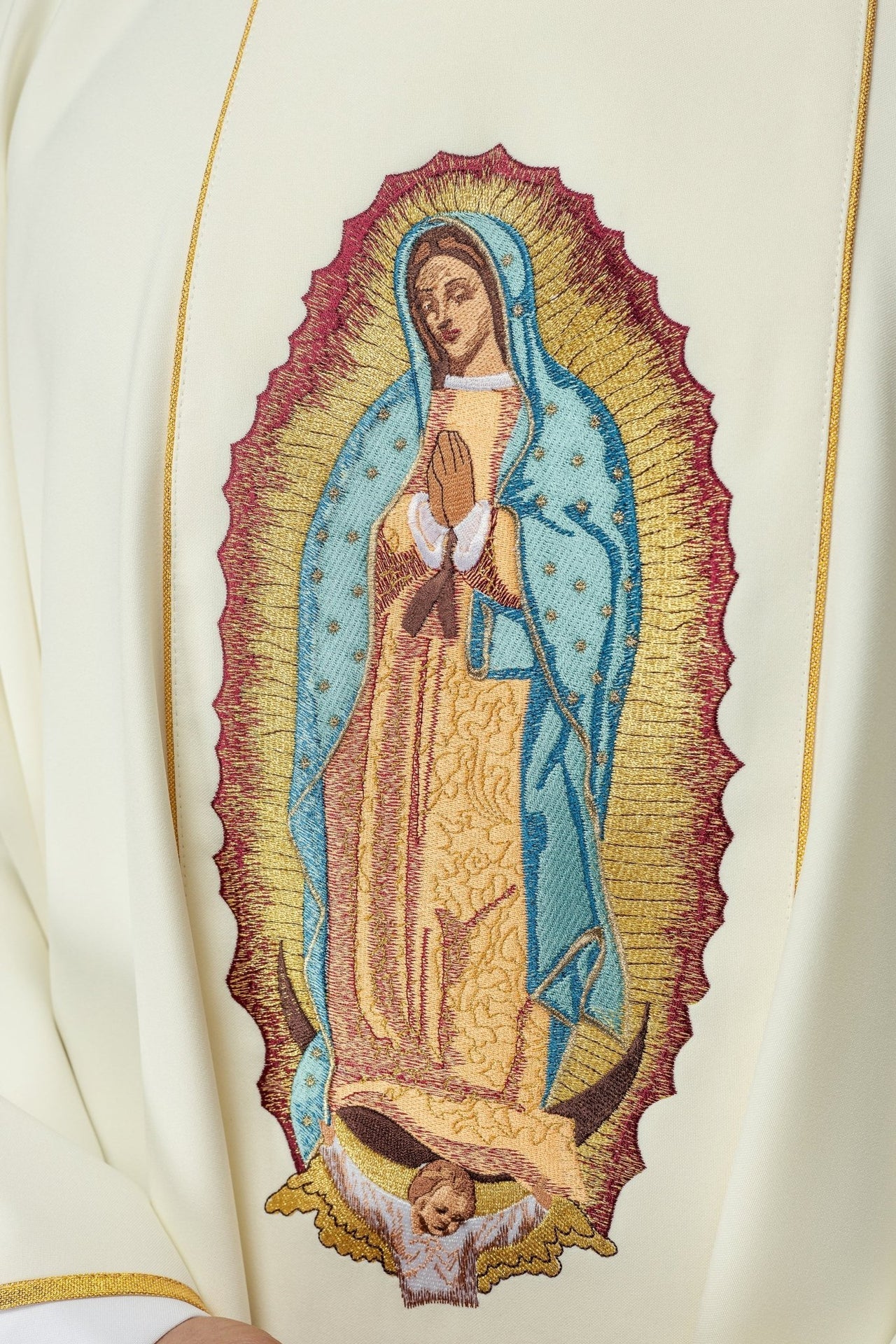 Gesticktes Messgewand mit dem Bild der Muttergottes von Guadalupe - MESSGEWANDER.DE