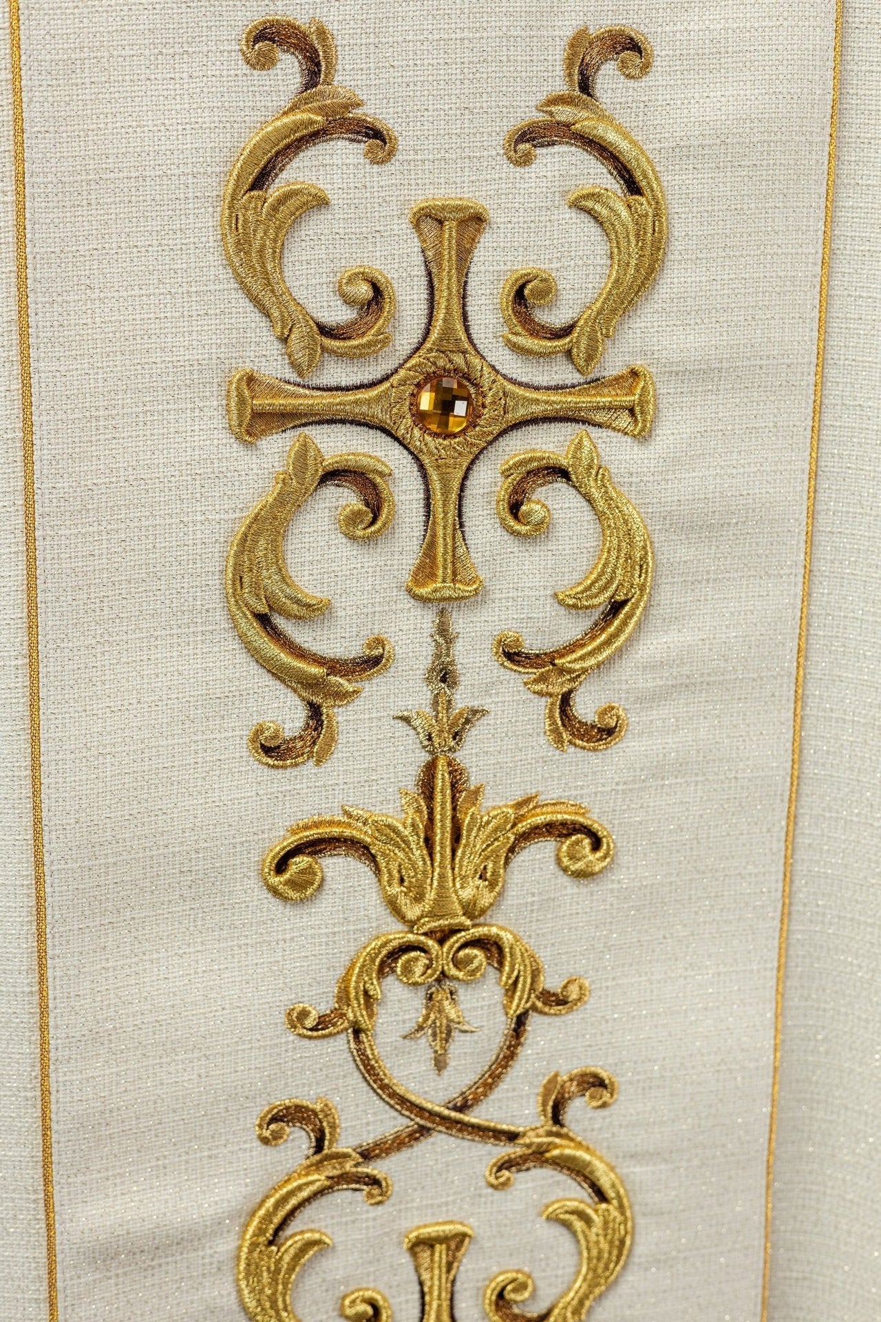 Gesticktes Messgewand mit dem Bild des Heiligen Antonius - MESSGEWANDER.DE