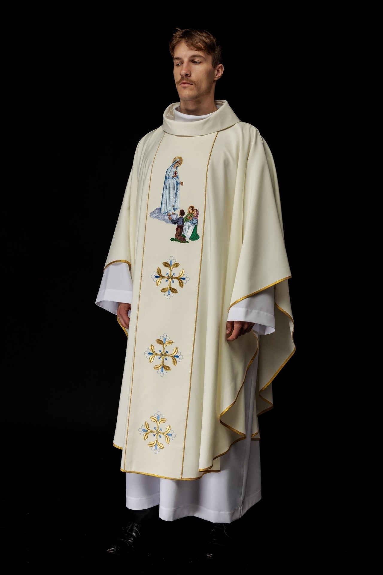 Gesticktes Messgewand mit dem Bildnis der Gottesmutter von Fatima - MESSGEWANDER.DE