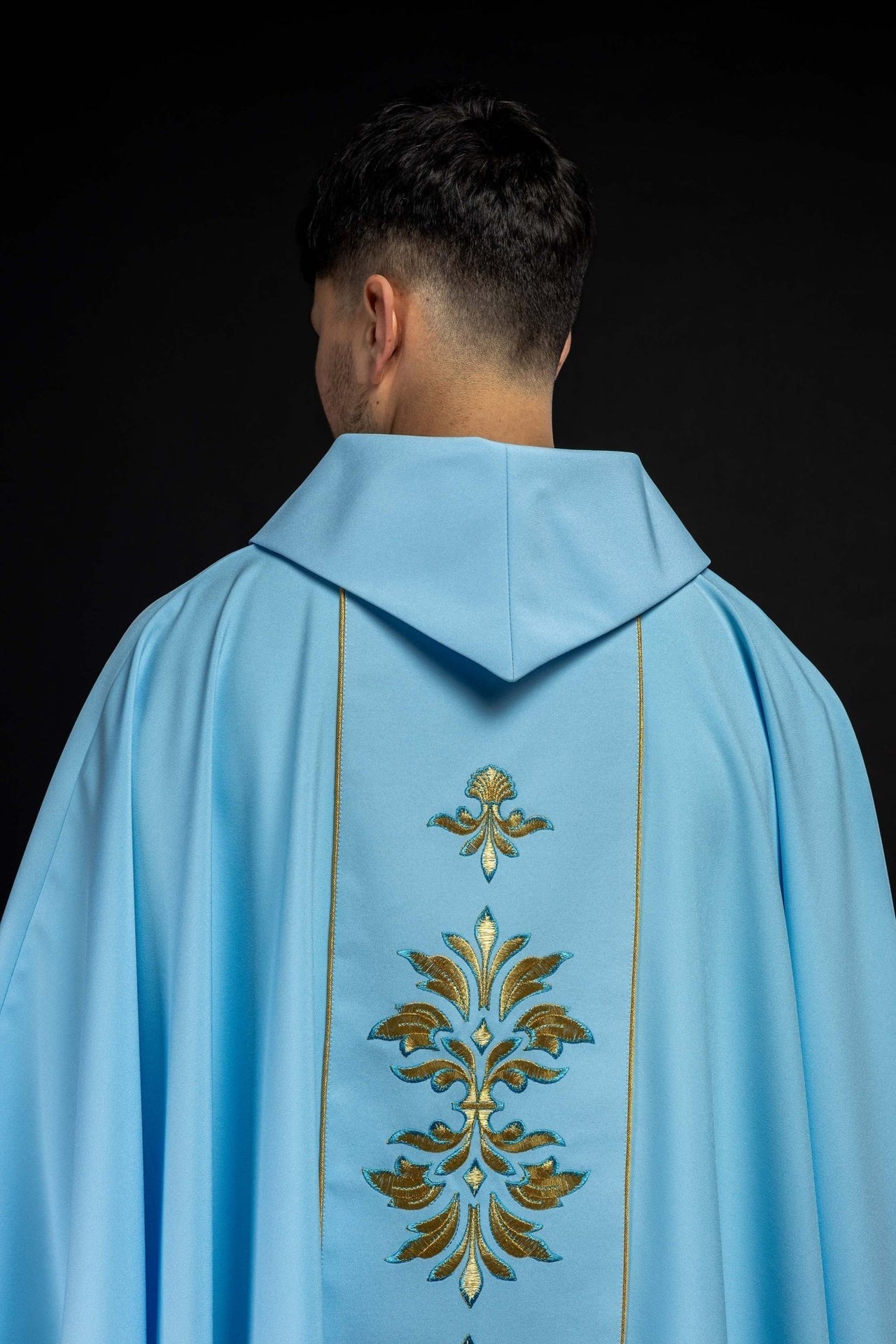 Gesticktes Messgewand mit Marienmotiv Blau - MESSGEWANDER.DE