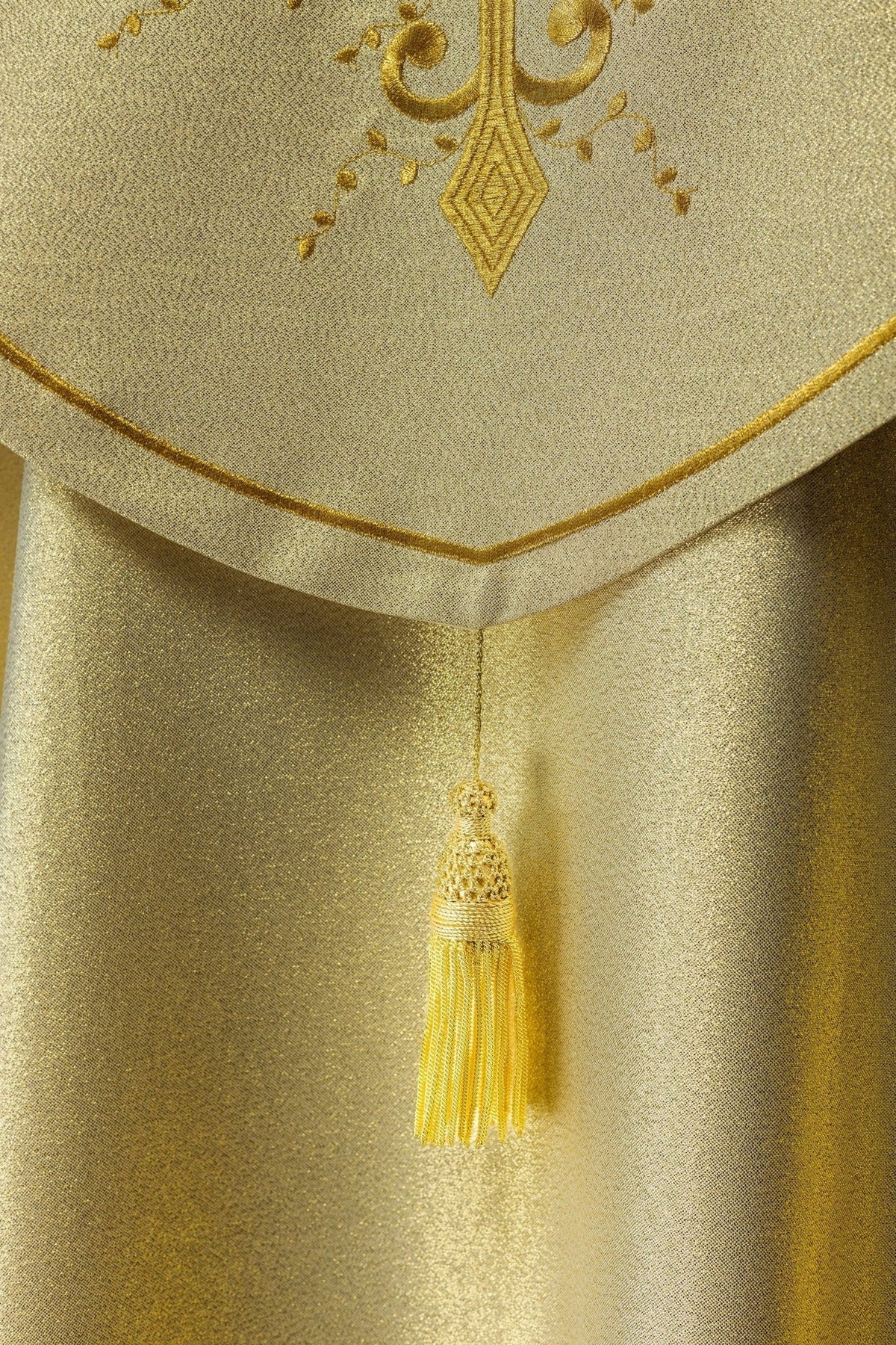 Goldbestickte liturgische Kapelle - MESSGEWANDER.DE