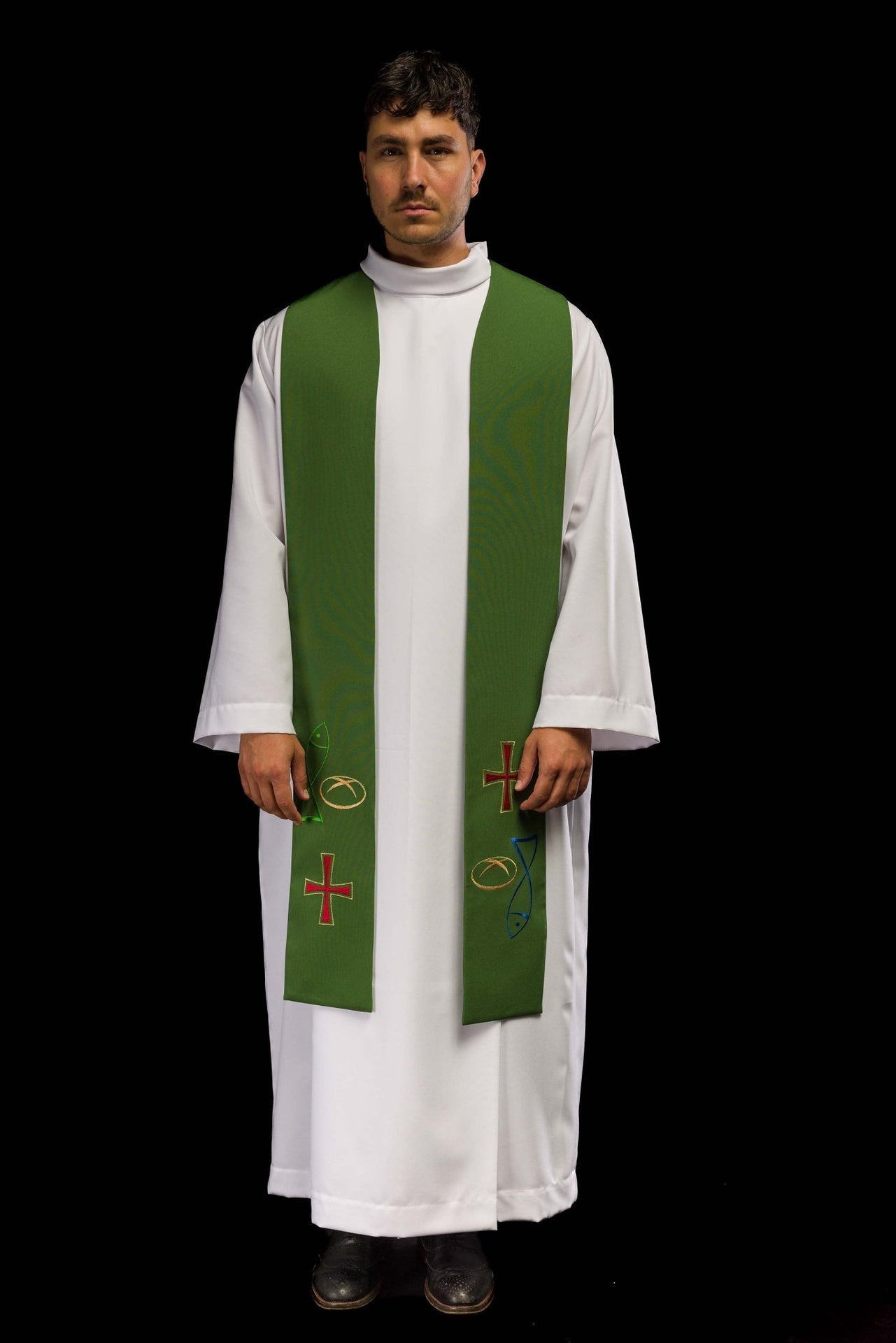 Grün bestickte Priesterstola mit Motiv Fisch-Brot-Kreuz - MESSGEWANDER.DE