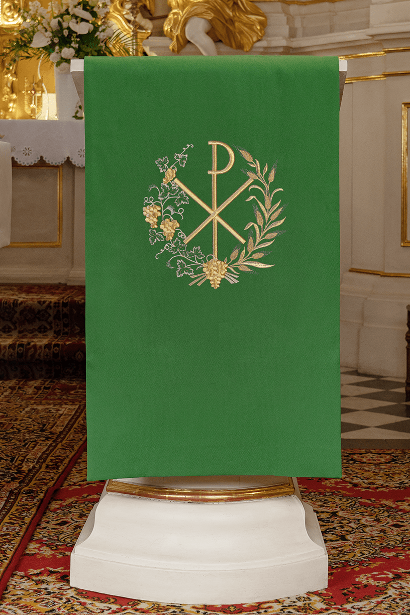 Grün bestickte Rednerpult-Serviette mit PAX-Motiv - MESSGEWANDER.DE