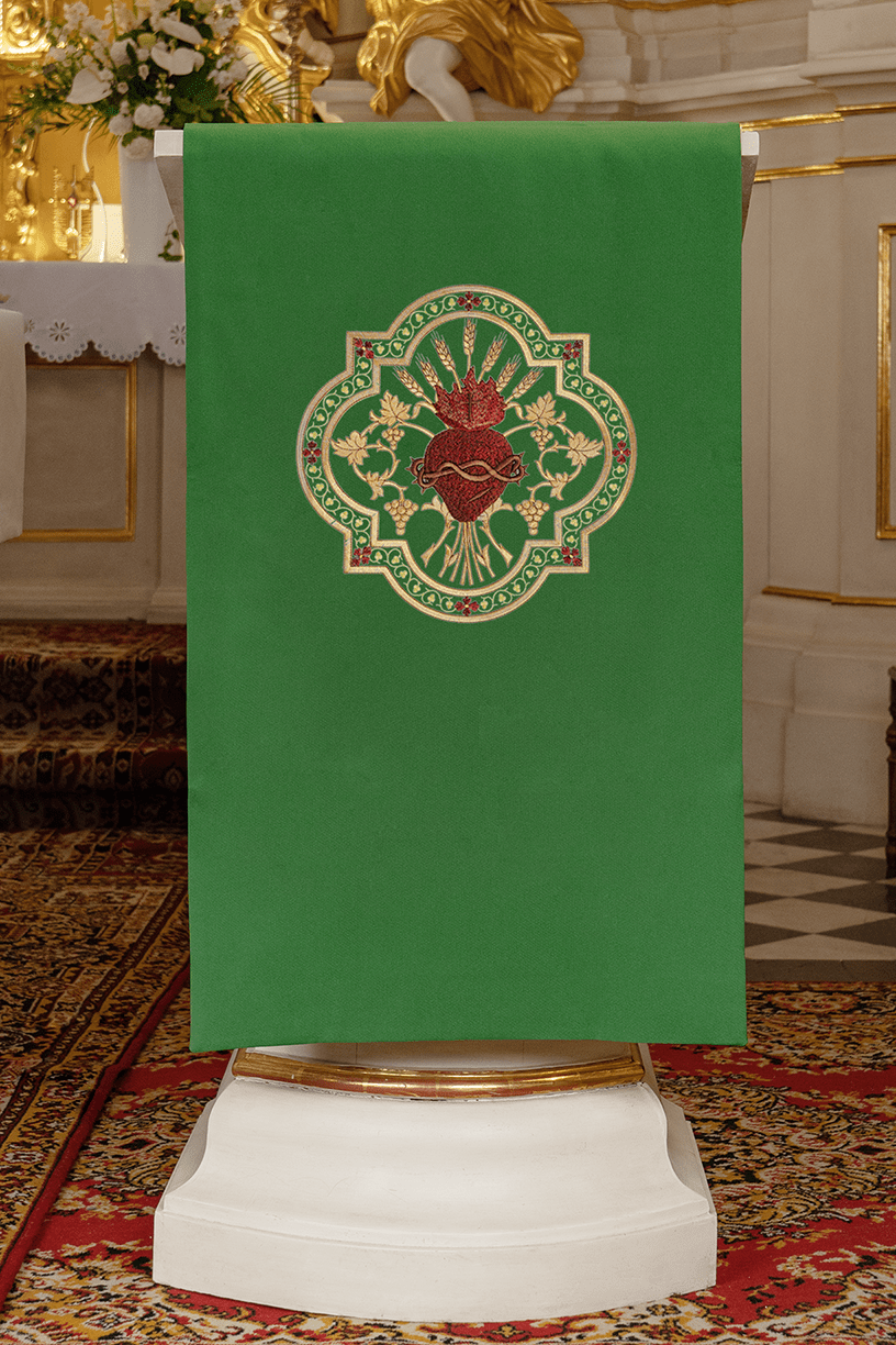 Grün gesticktes Herz Jesu Christi Lektionar-Serviette - MESSGEWANDER.DE