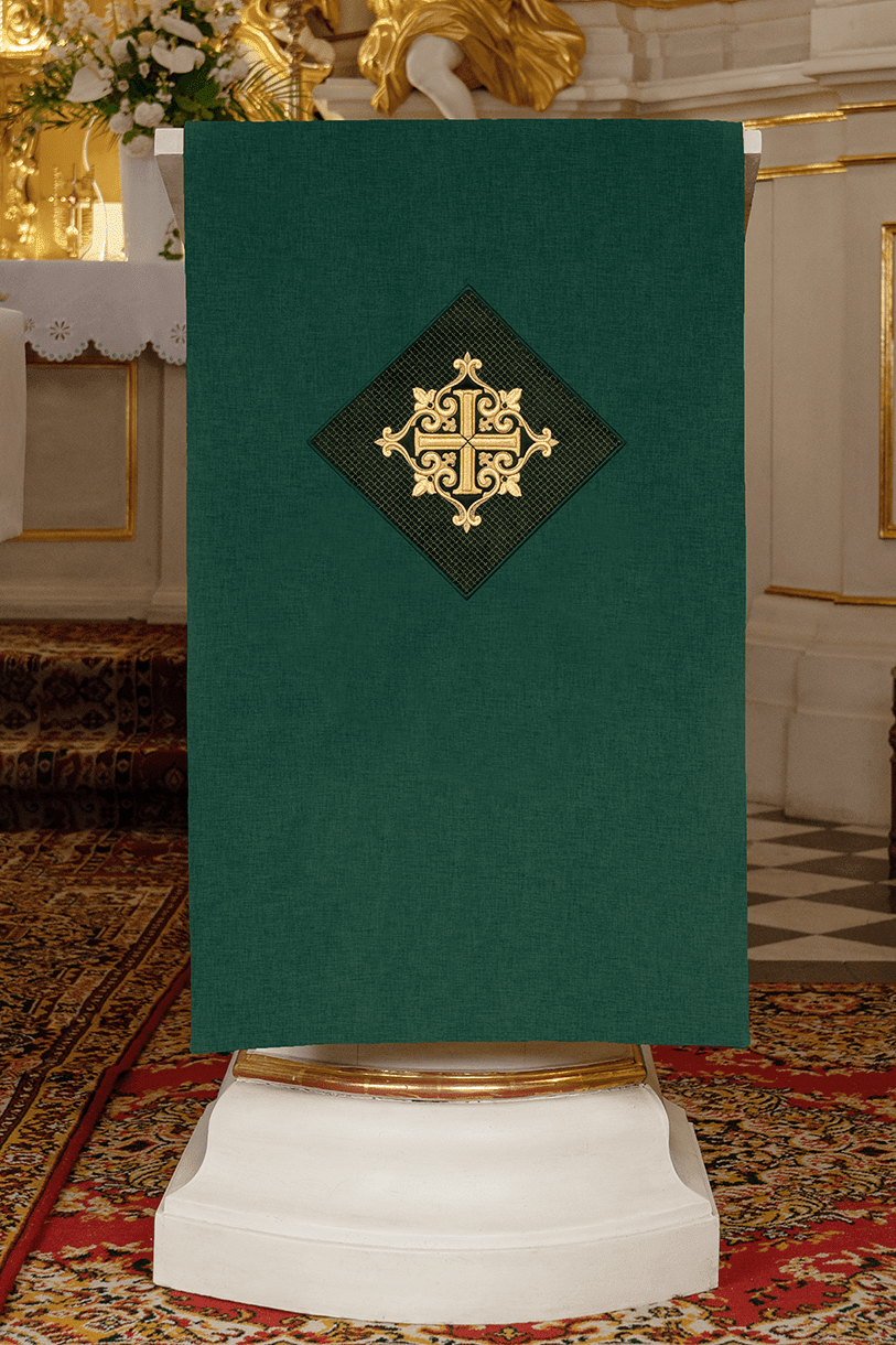 Grün serviette mit gesticktem Kreuz für das Lektionar Grüner Samt - MESSGEWANDER.DE