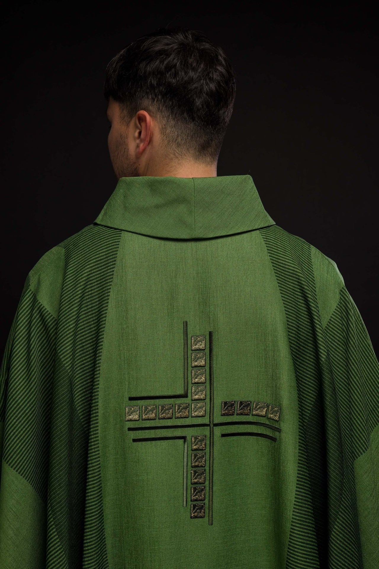 Grüne liturgische Kasel mit Kreuz - MESSGEWANDER.DE