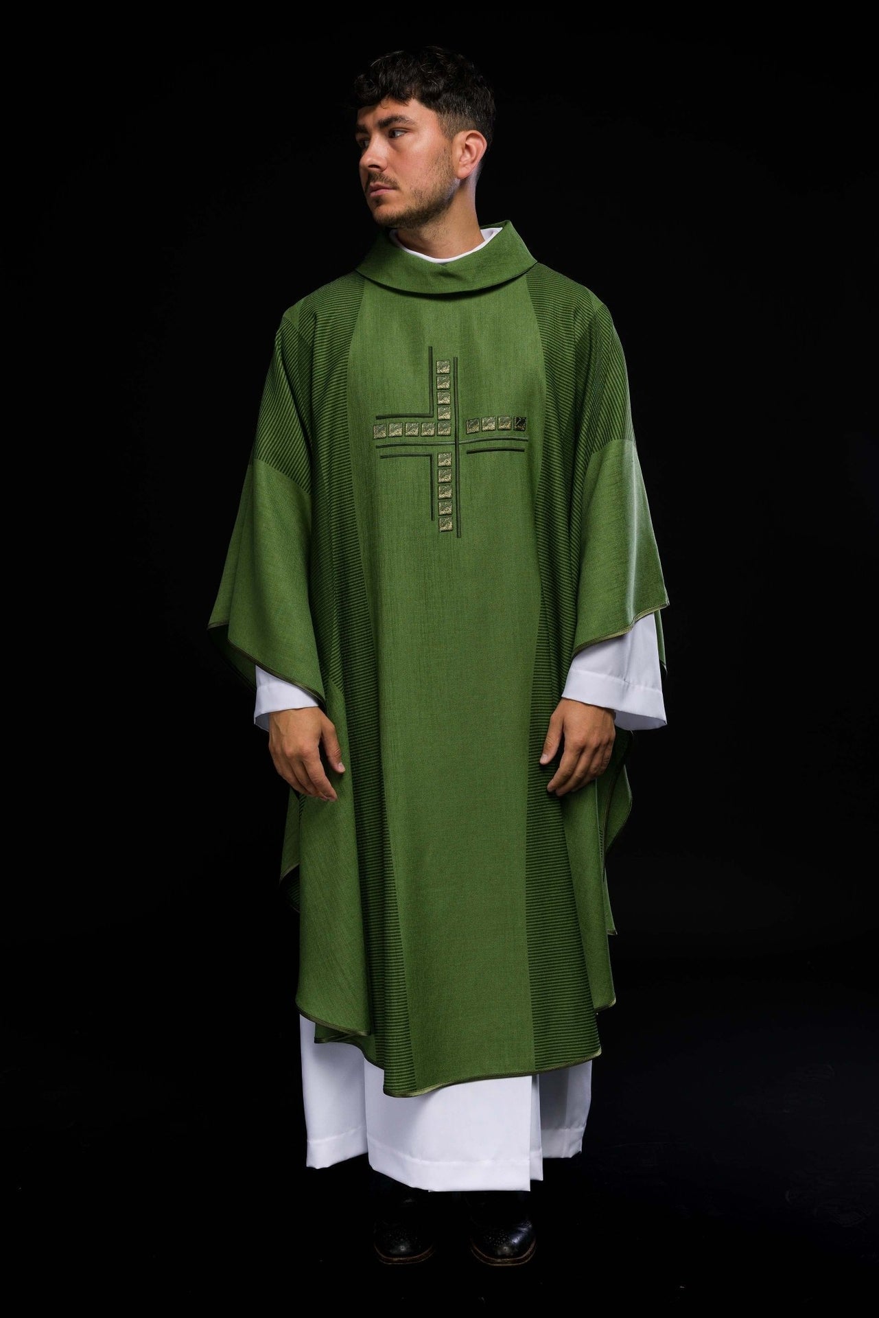 Grüne liturgische Kasel mit Kreuz - MESSGEWANDER.DE