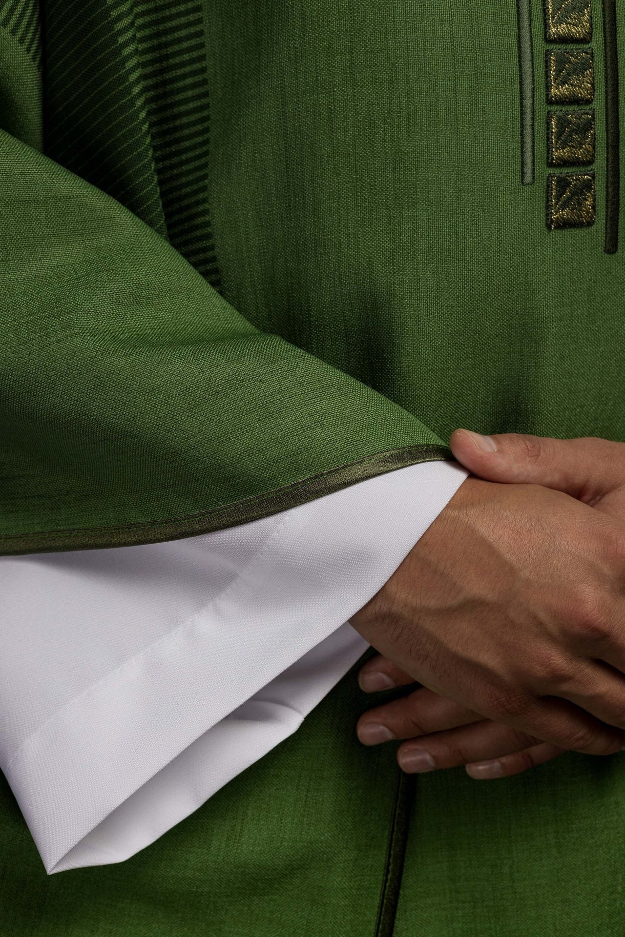Grüne liturgische Kasel mit Kreuz - MESSGEWANDER.DE