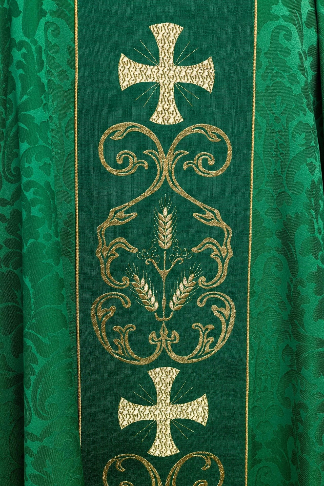 Grünes liturgisches Messgewand mit gesticktem Gürtel - MESSGEWANDER.DE