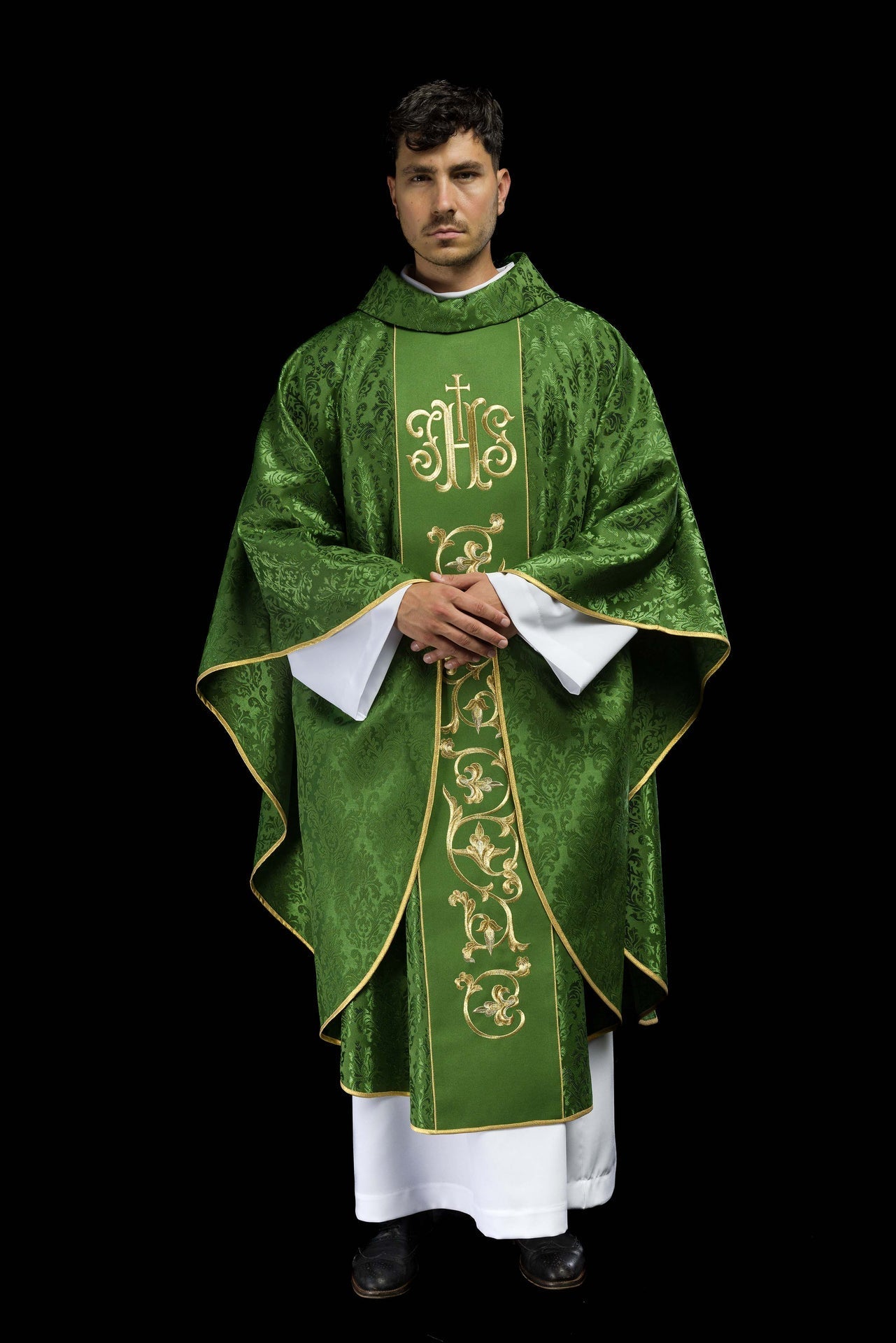 Grünes liturgisches Messgewand mit reich verziertem IHS-Gürtel - MESSGEWANDER.DE