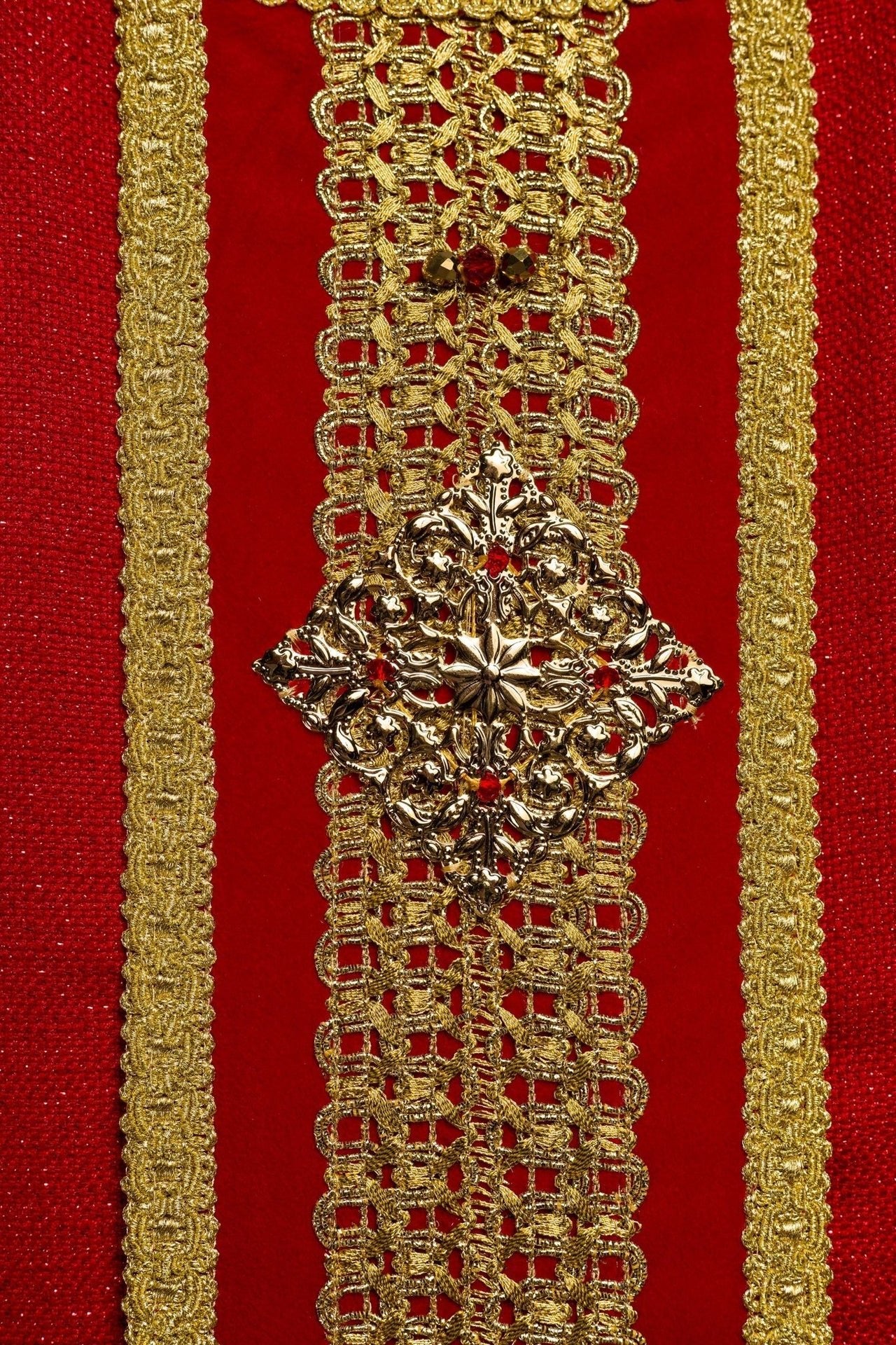 Handgefertigte Kasel mit natürlichen Steinen Handmade 7001 - MESSGEWANDER.DE