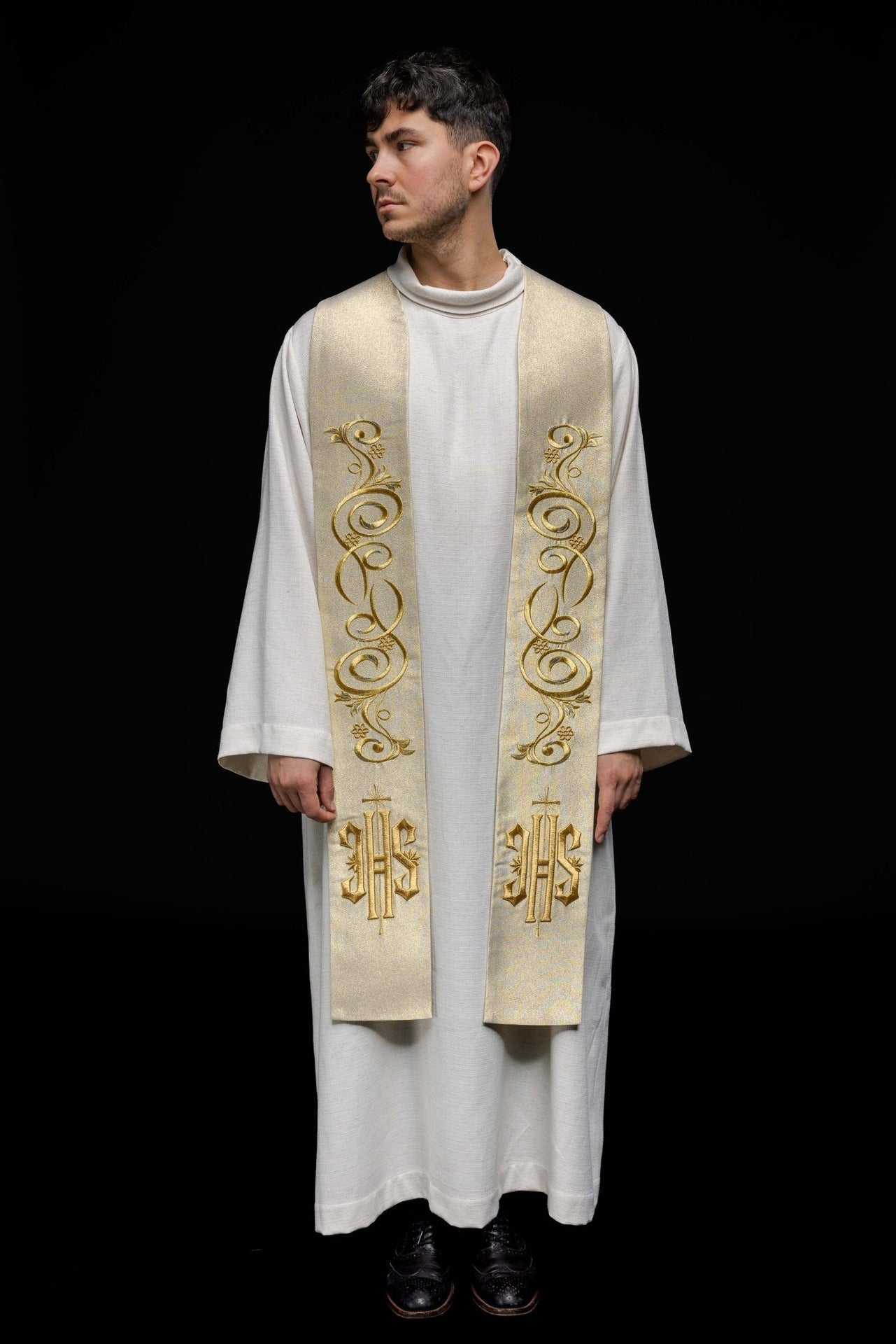 IHS bestickte Stola in Gold - MESSGEWANDER.DE