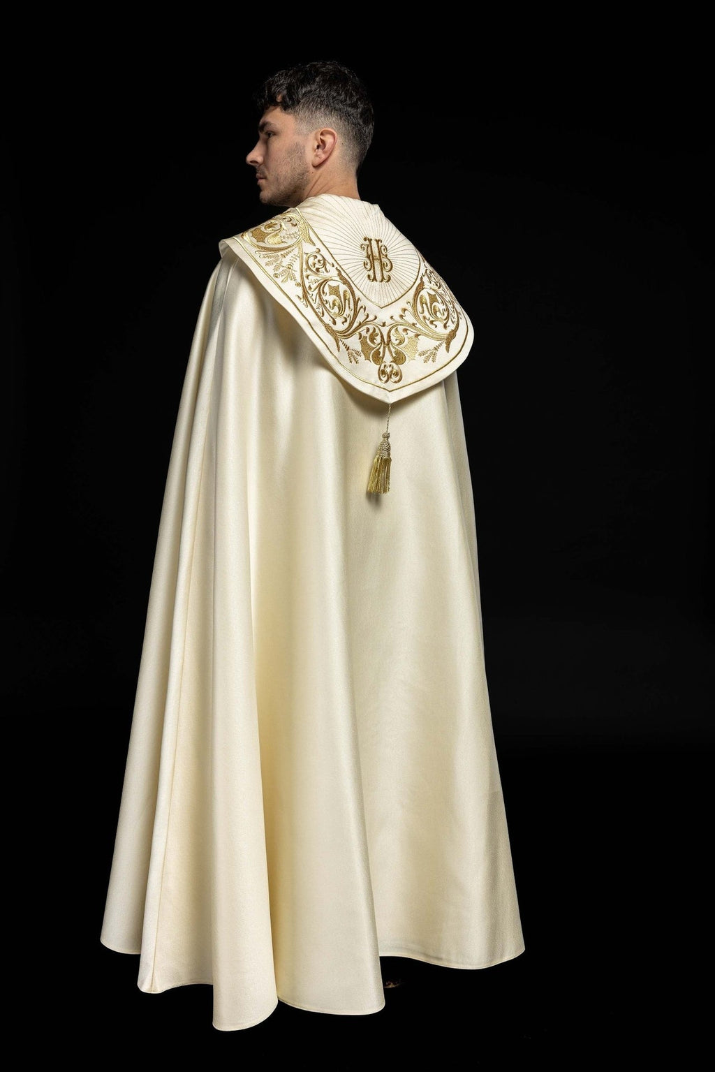 Kapa liturgiczna haftowana IHS ecru