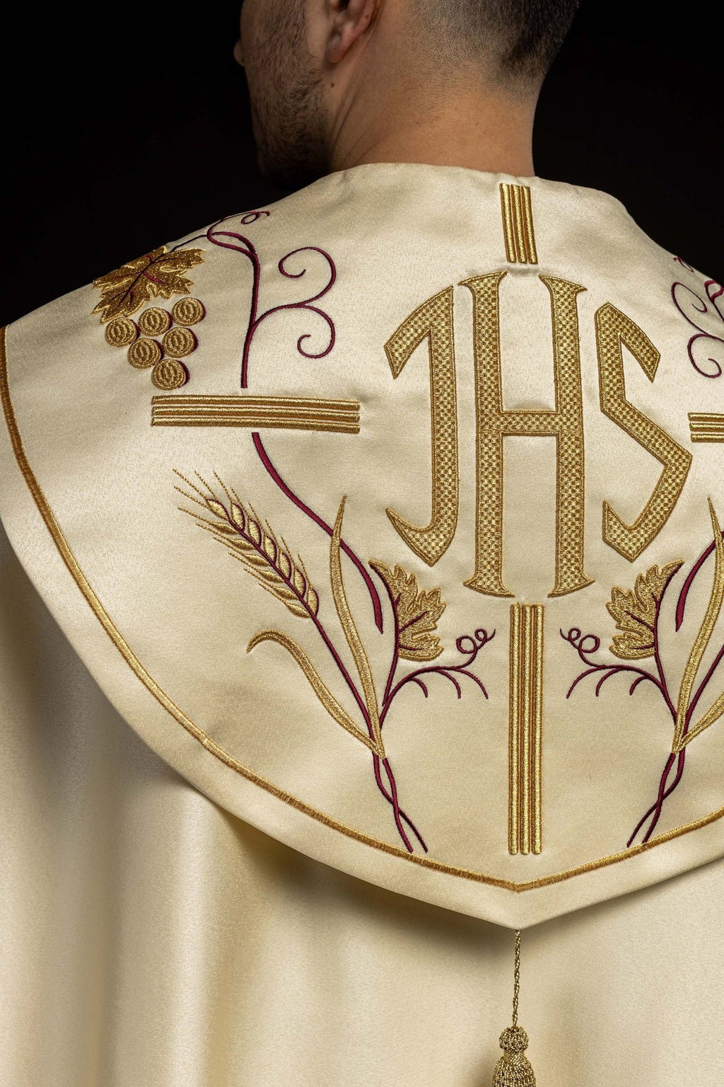 Kapa z wzorem IHS i winogronami w kolorze ecru