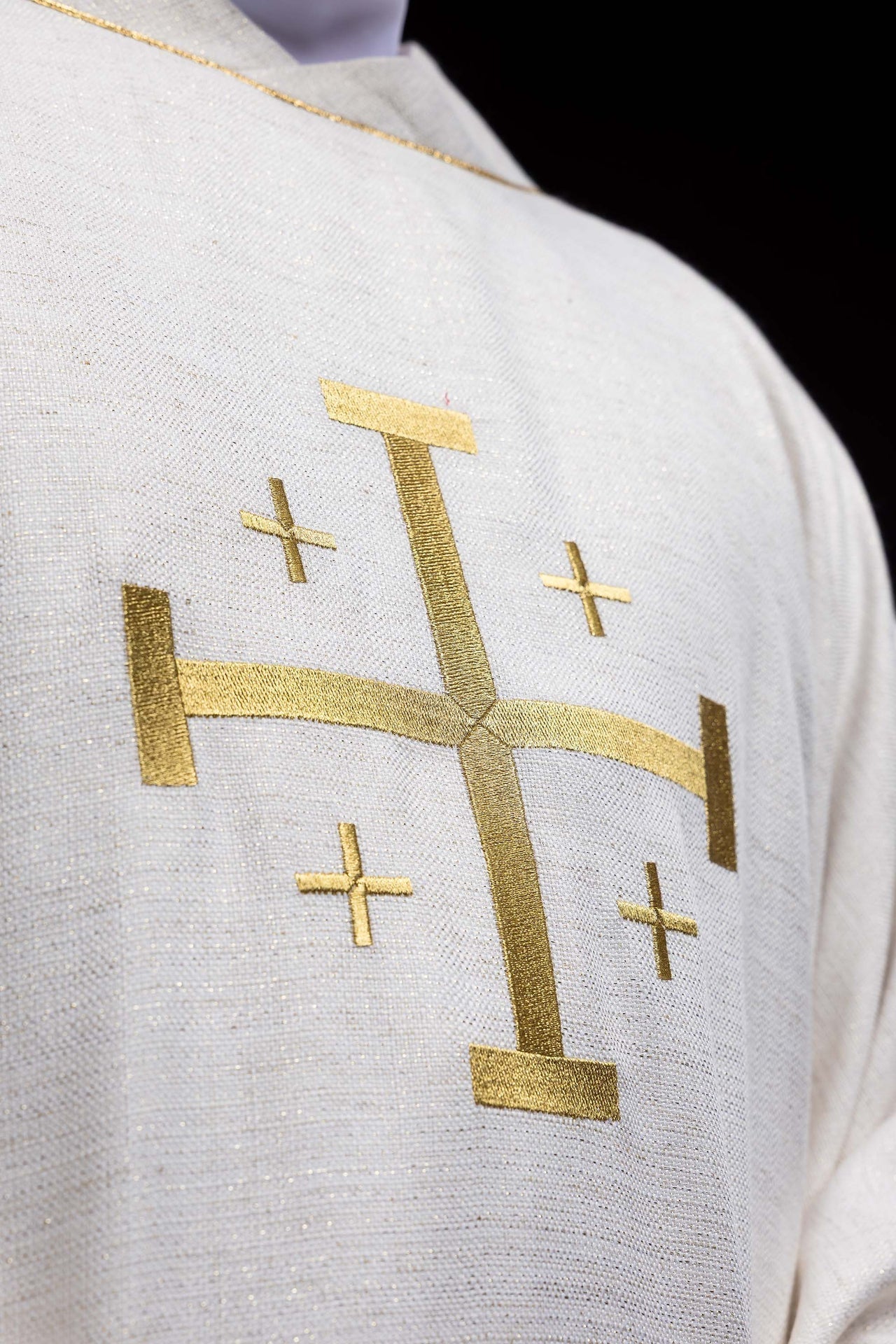 Kasel bestickt mit dem Jerusalemer Kreuz Ecru - MESSGEWANDER.DE