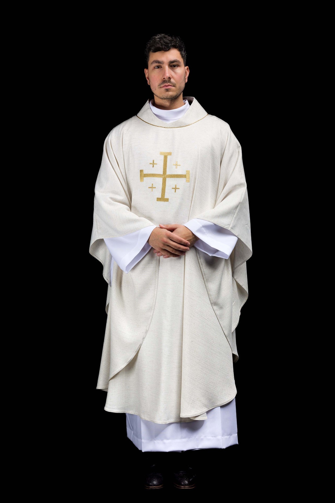 Kasel bestickt mit dem Jerusalemer Kreuz Ecru - MESSGEWANDER.DE