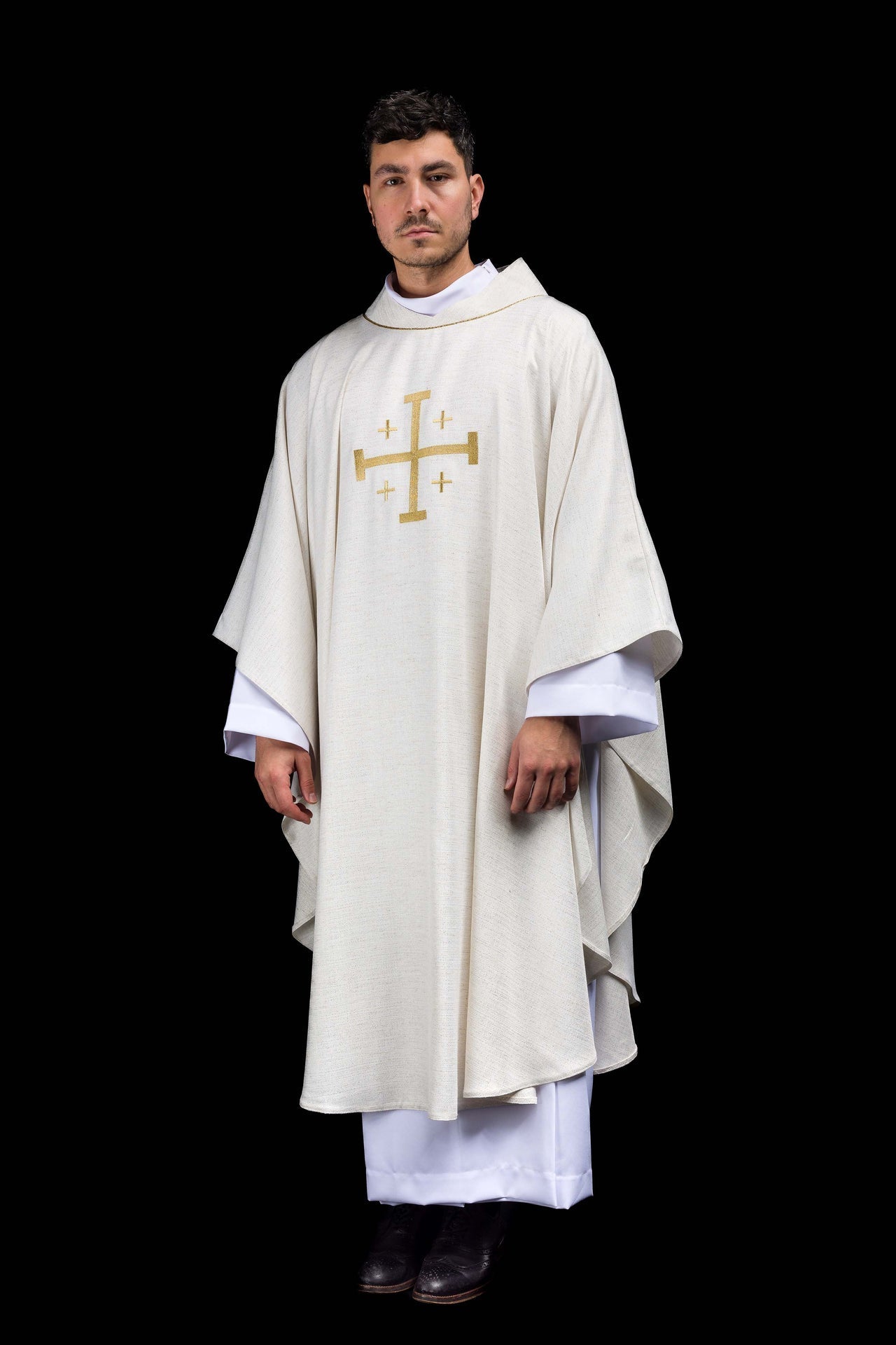 Kasel bestickt mit dem Jerusalemer Kreuz Ecru - MESSGEWANDER.DE