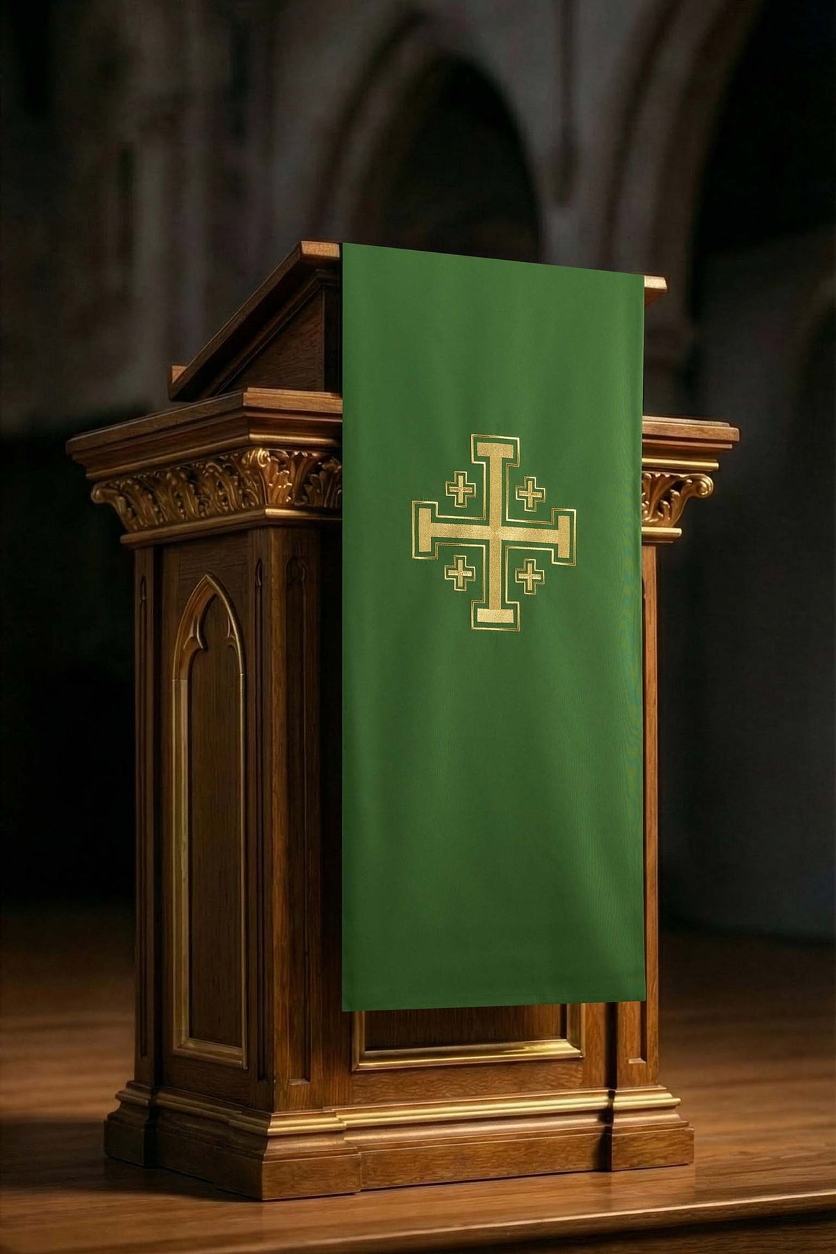 Grünes Ambotuch mit Jerusalemkreuz-Stickerei, 55 × 250 cm, Vorderansicht