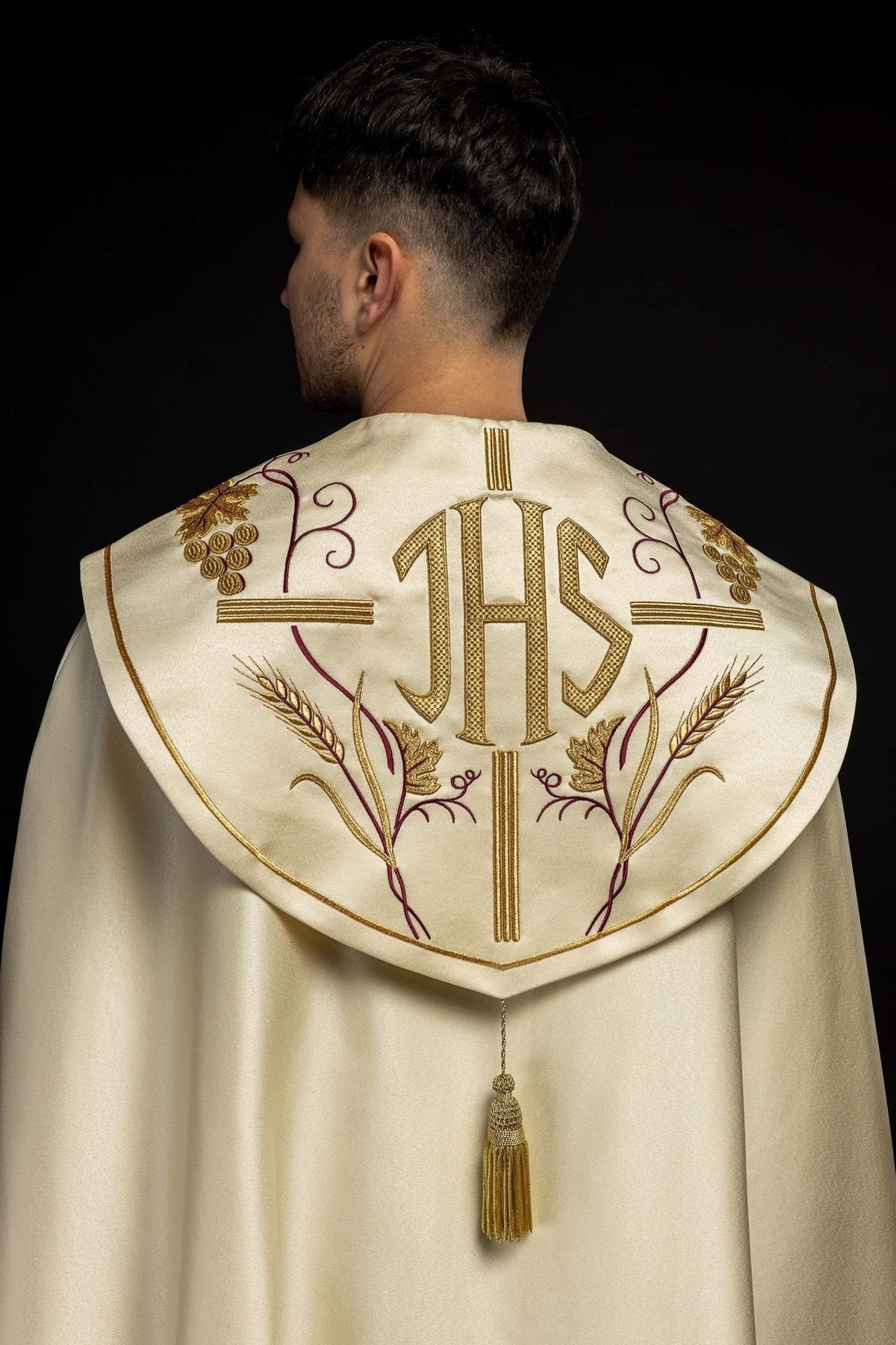 Mütze mit IHS-Muster und Trauben in Ecru - 150 cm