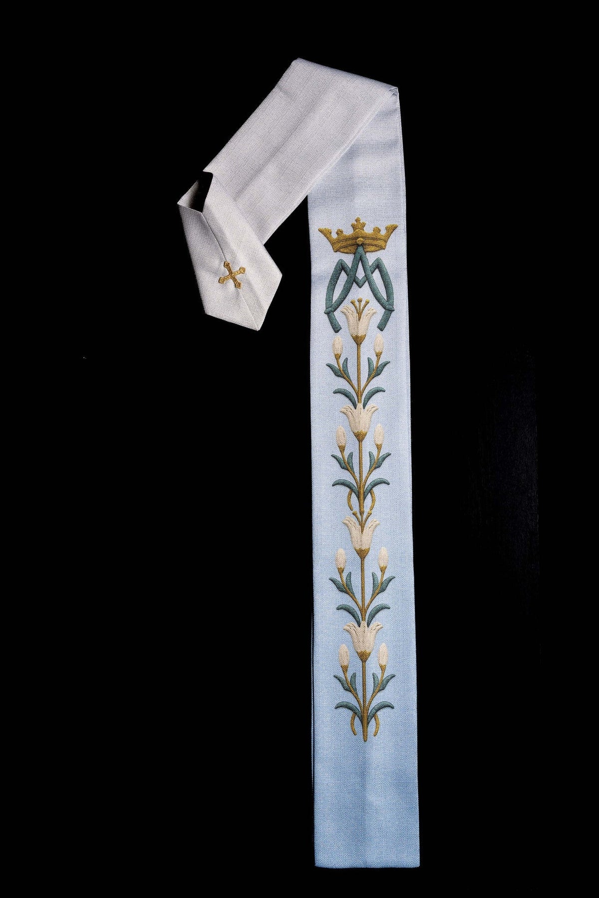 Marien-Kasel mit passender hellblauer Stola und Lilienmuster