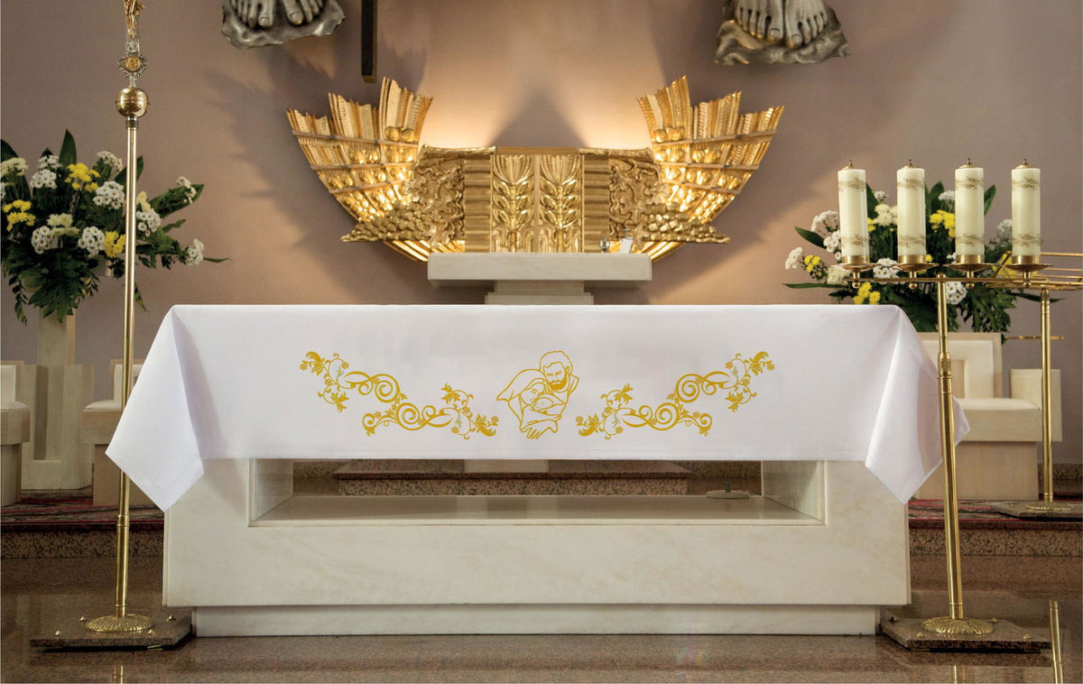 Besticktes Altartuch mit dem Bild der Heiligen Familie, weiß mit goldener Stickerei