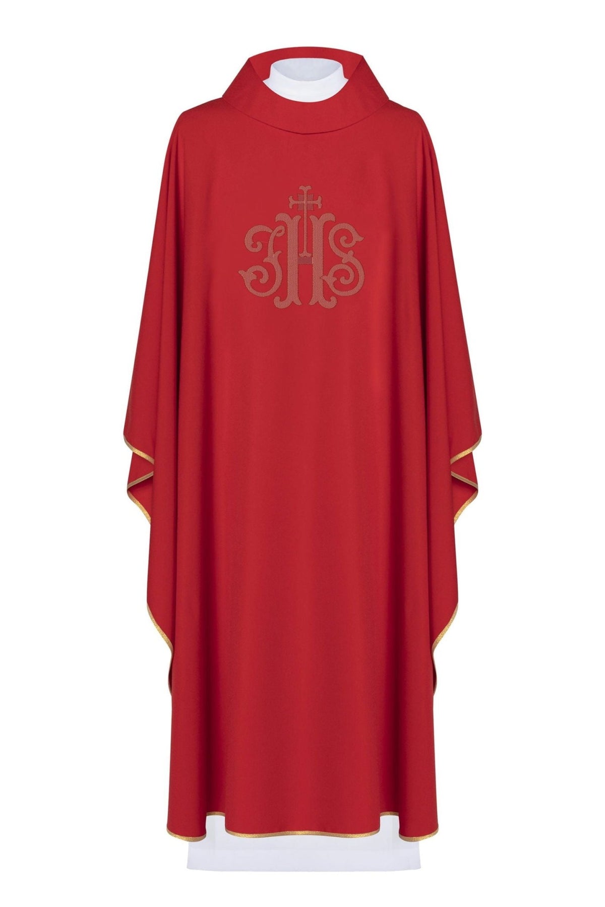 Rotes liturgisches Messgewand mit gesticktem IHS und breitem Kragen, Vorderansicht mit Goldborten