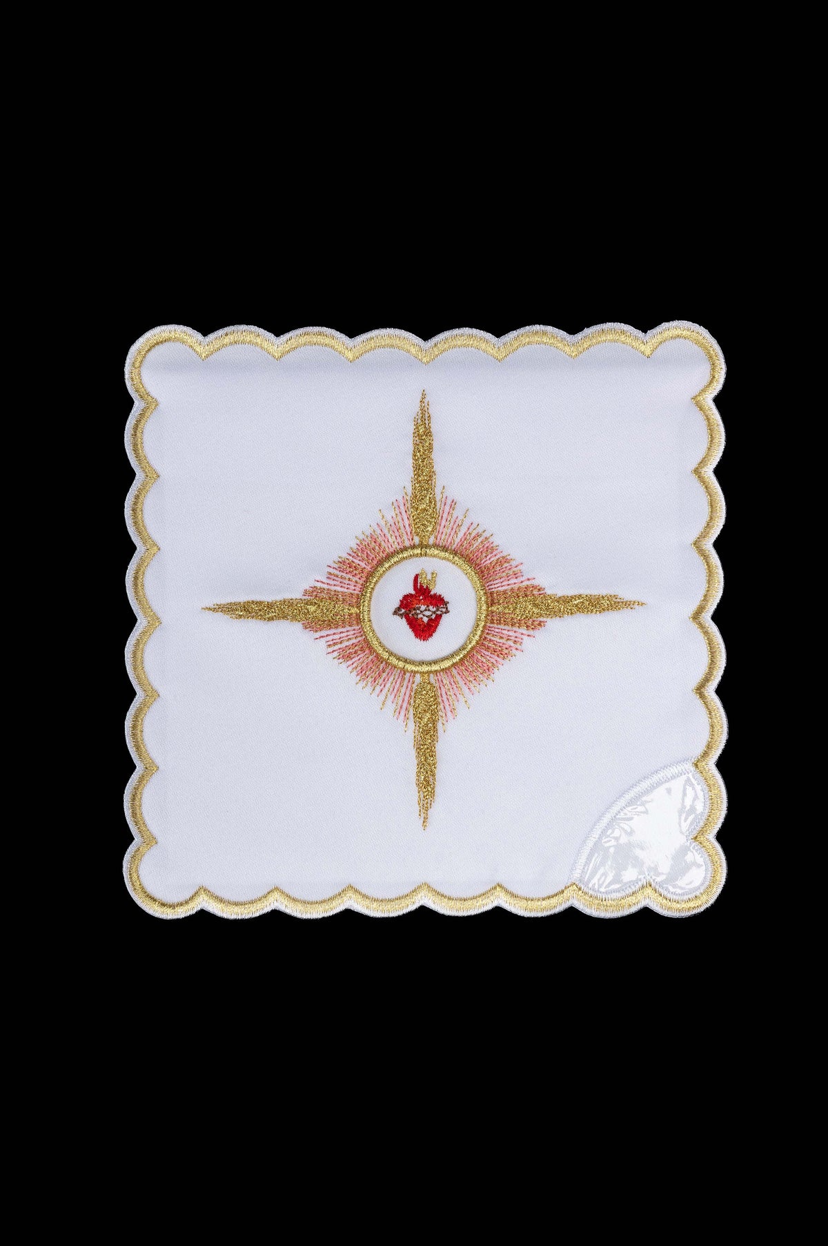 Kelchpalla mit gesticktem Herz-Jesu-Motiv, weiße Vorderseite mit goldener Borte und Strahlenmotiv